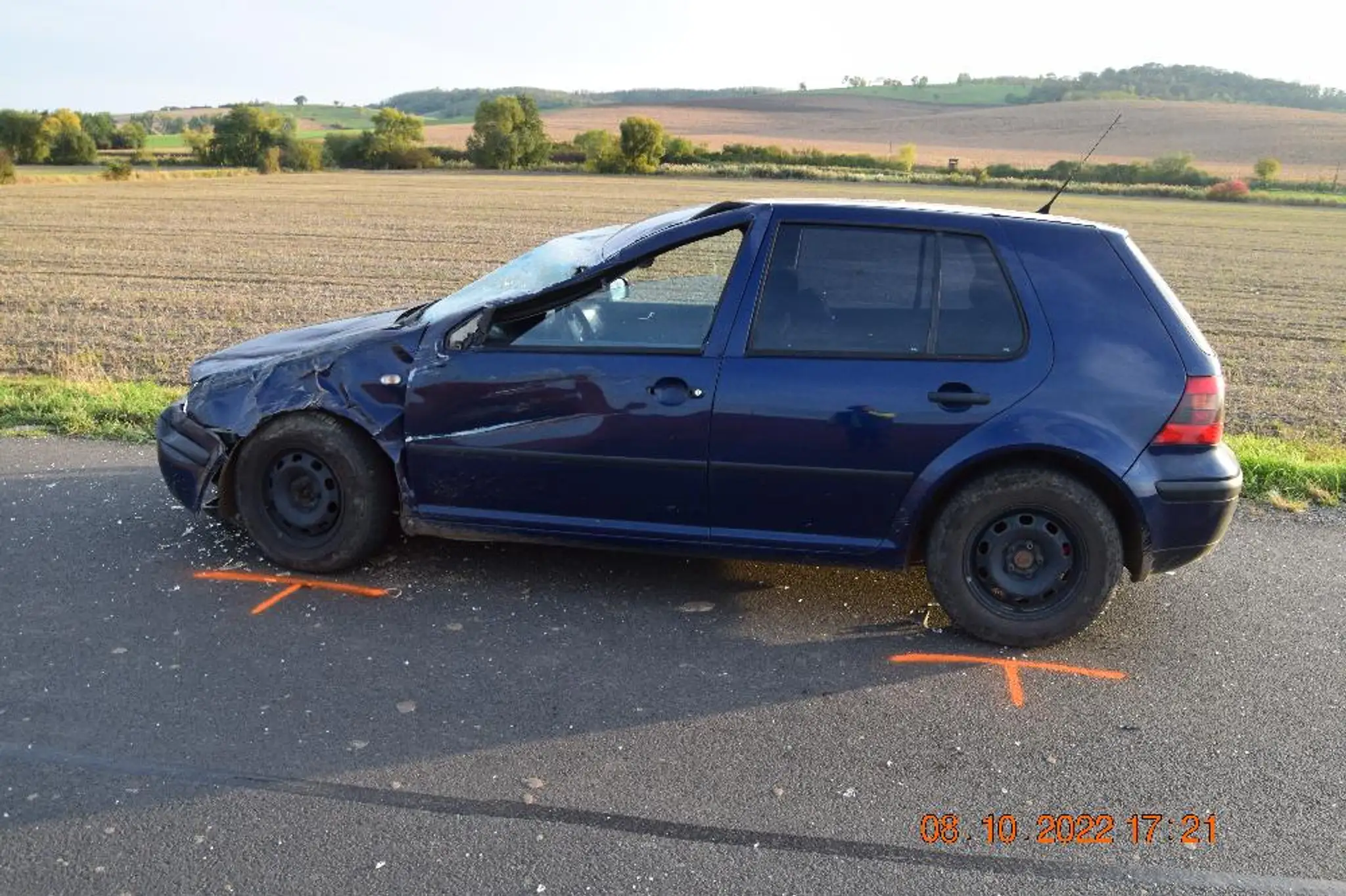 Auto, do ktorého opitý vodič (22) narazil