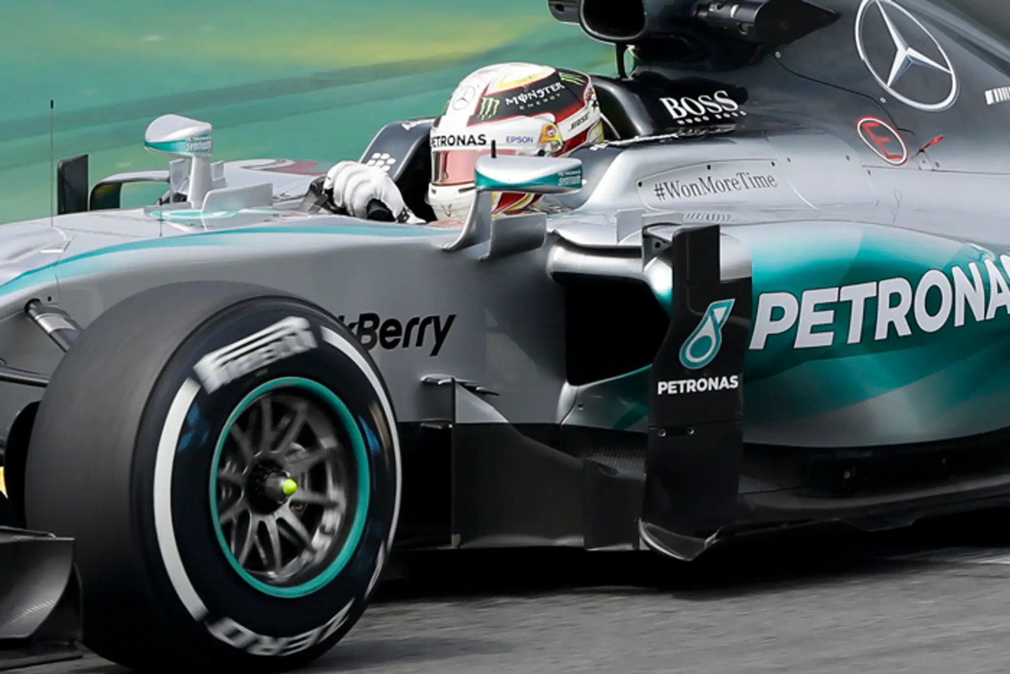Jazdec tímu Mercedes Lewis Hamilton.