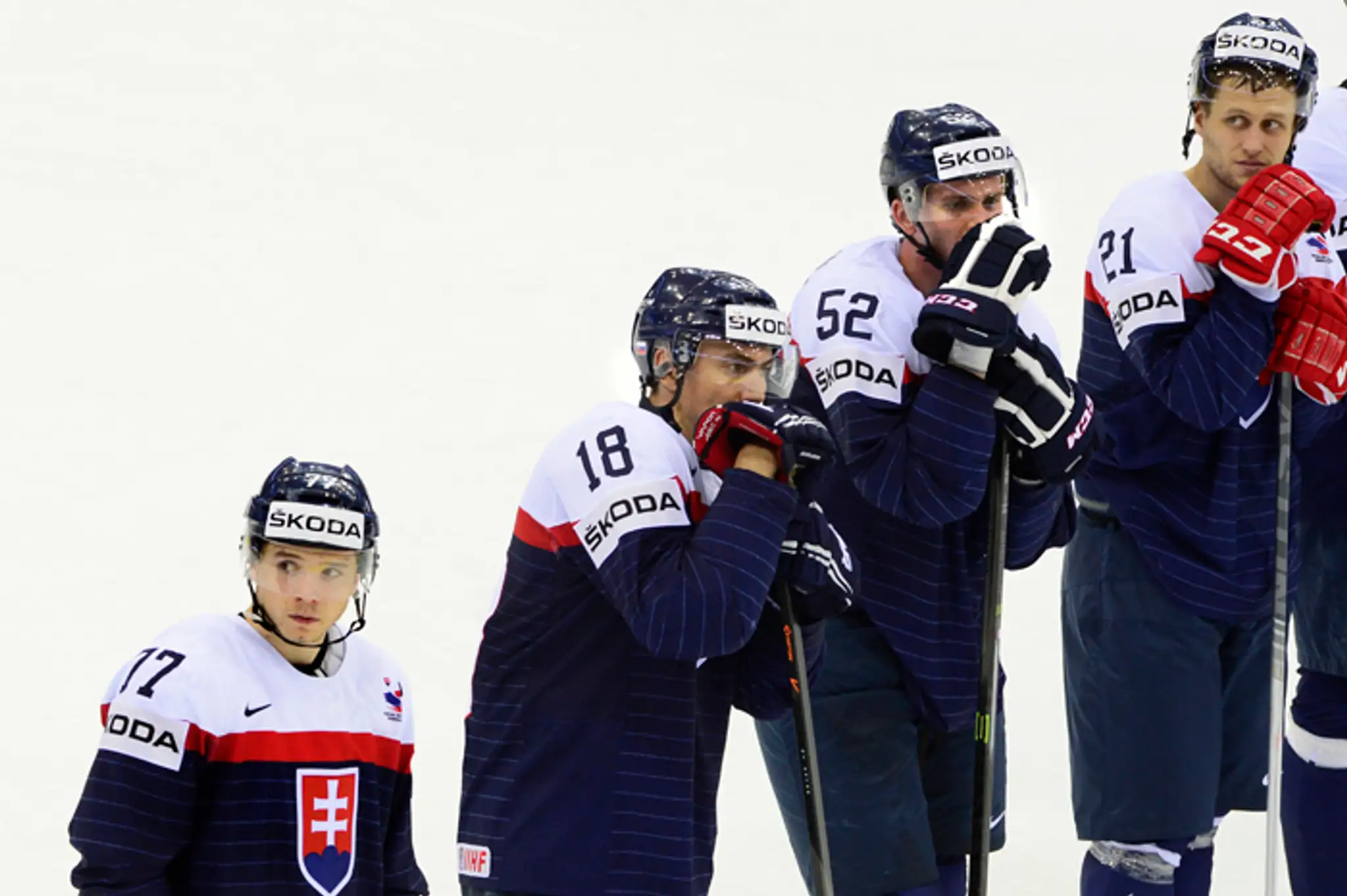  Martin Réway, Miroslav Šatan, Martin Marinčin a Radoslav Tybor  po prehre s Francúzskom