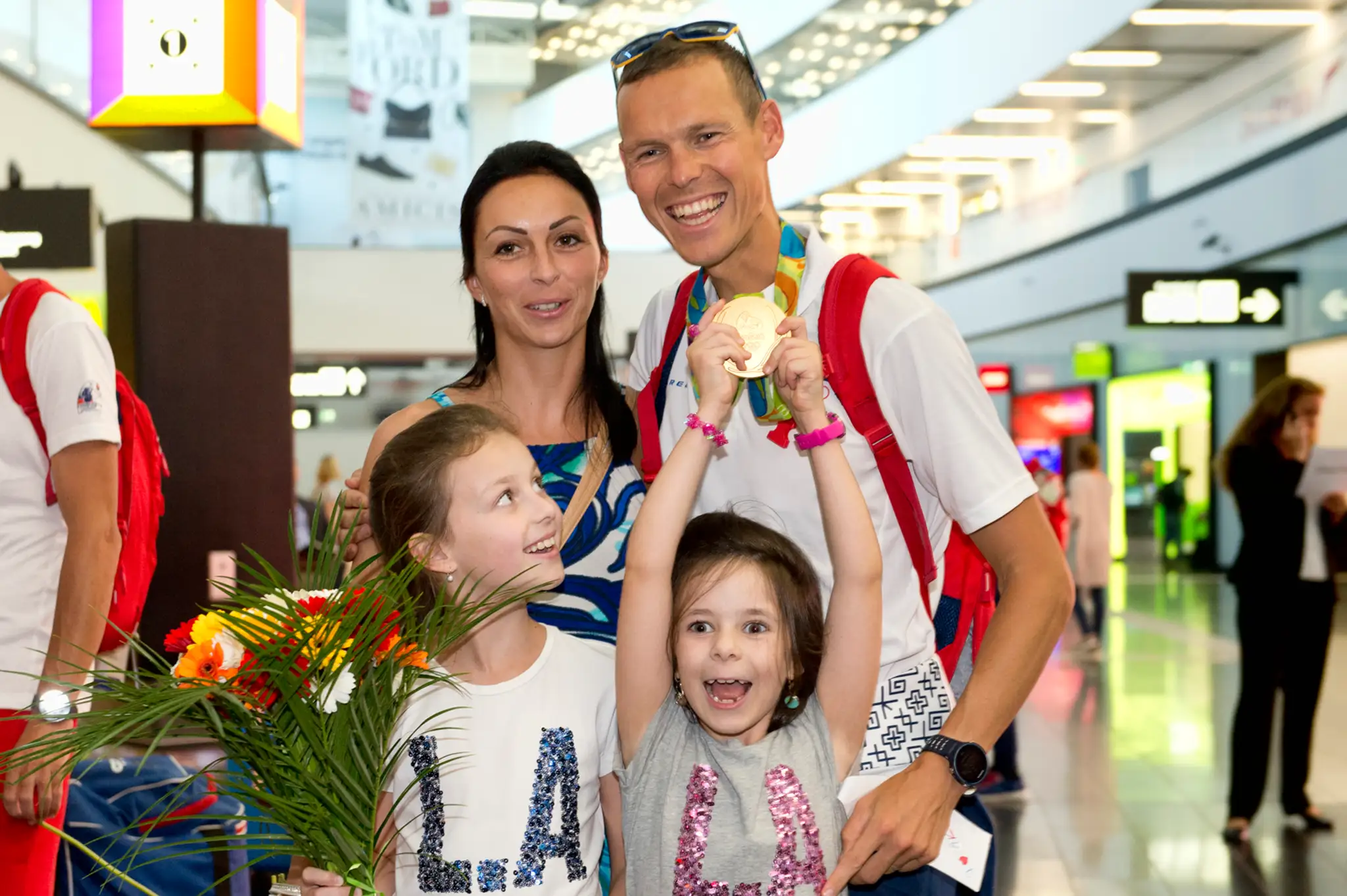 Matej Tóth Matej Tóth s manželkou Lenkou a dcérami Emmou a Ninou..jpg