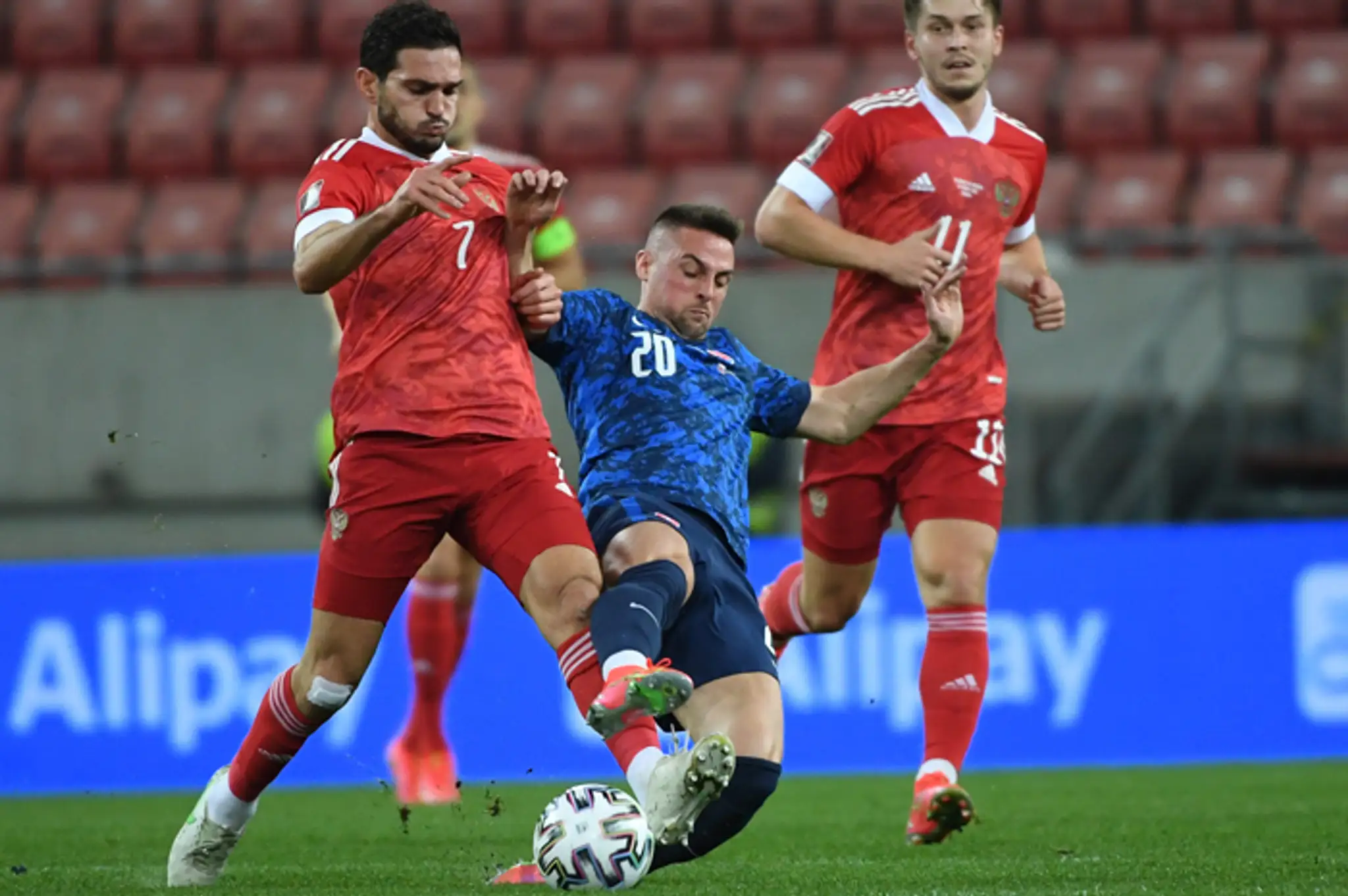 Magomed Ozdojev (vľavo), Rifat Žemaletdinov (vpravo) a Róbert Mak.