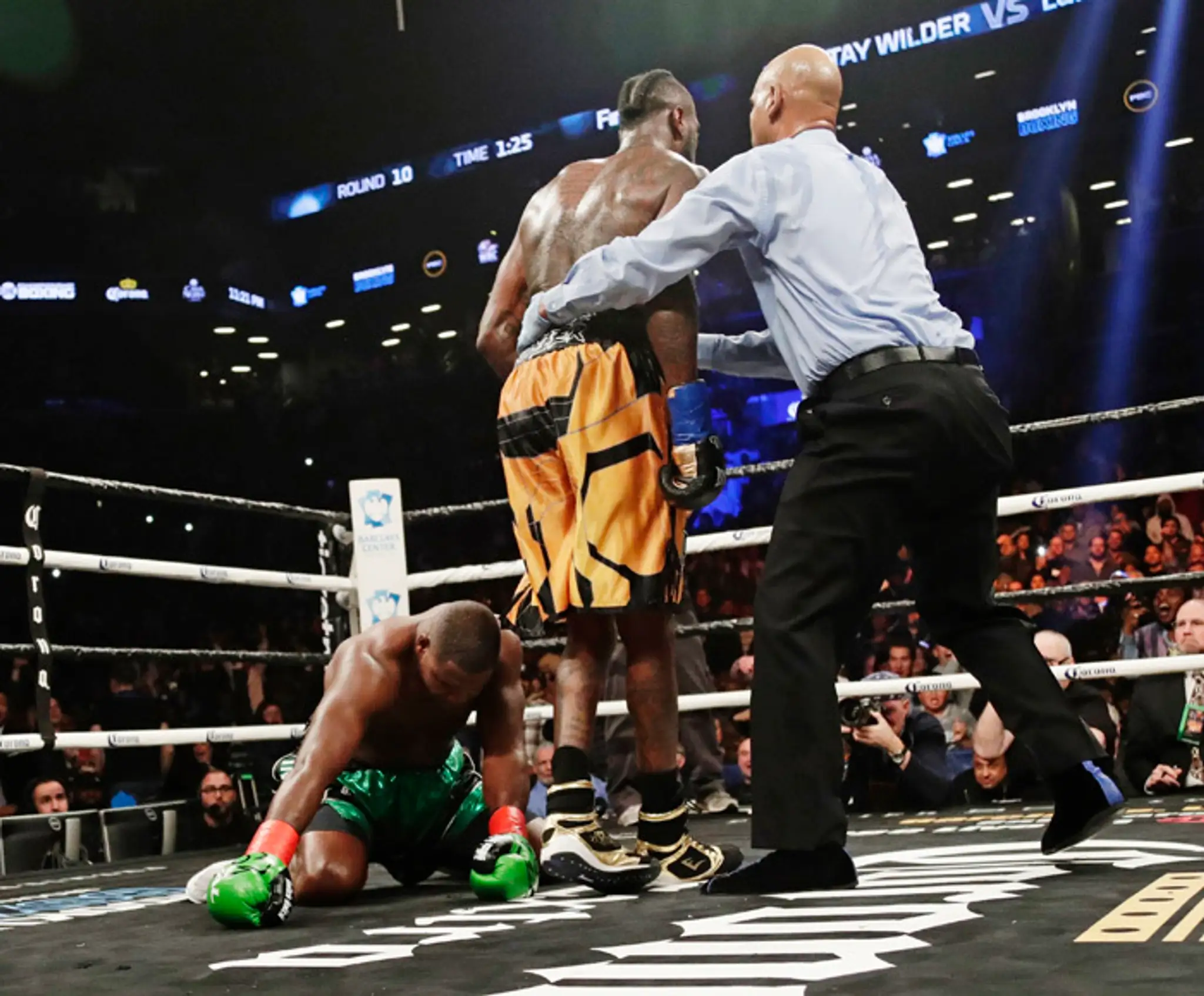 Deontay Wilde a Luis Ortiz v 10. kole.