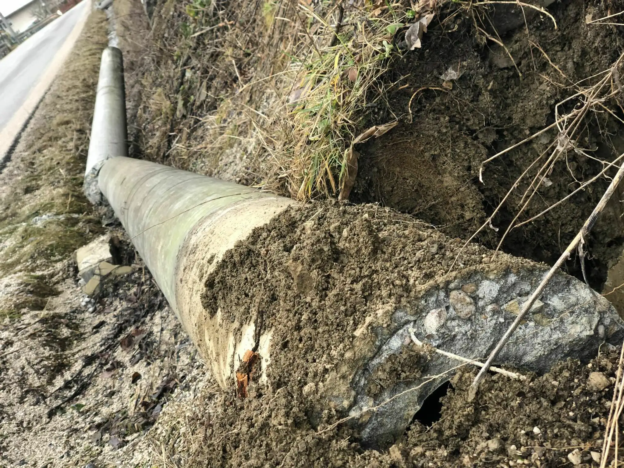 Strhnutá strecha v Nitre.