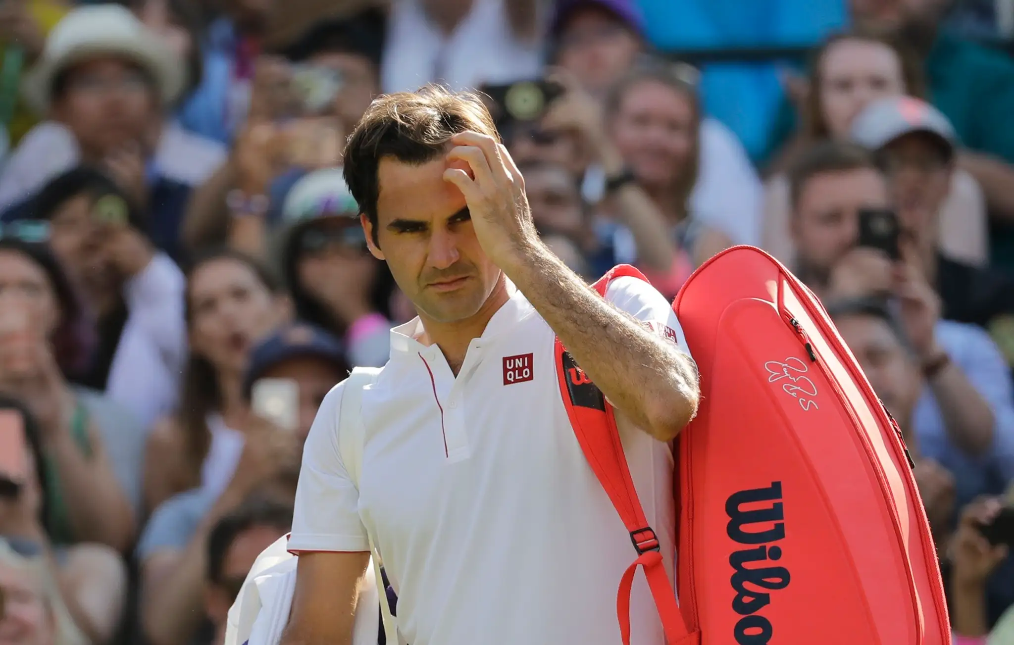Roger Federer po prehre vo štvťfinále Wimbledonu s Kevinom Andersonom.