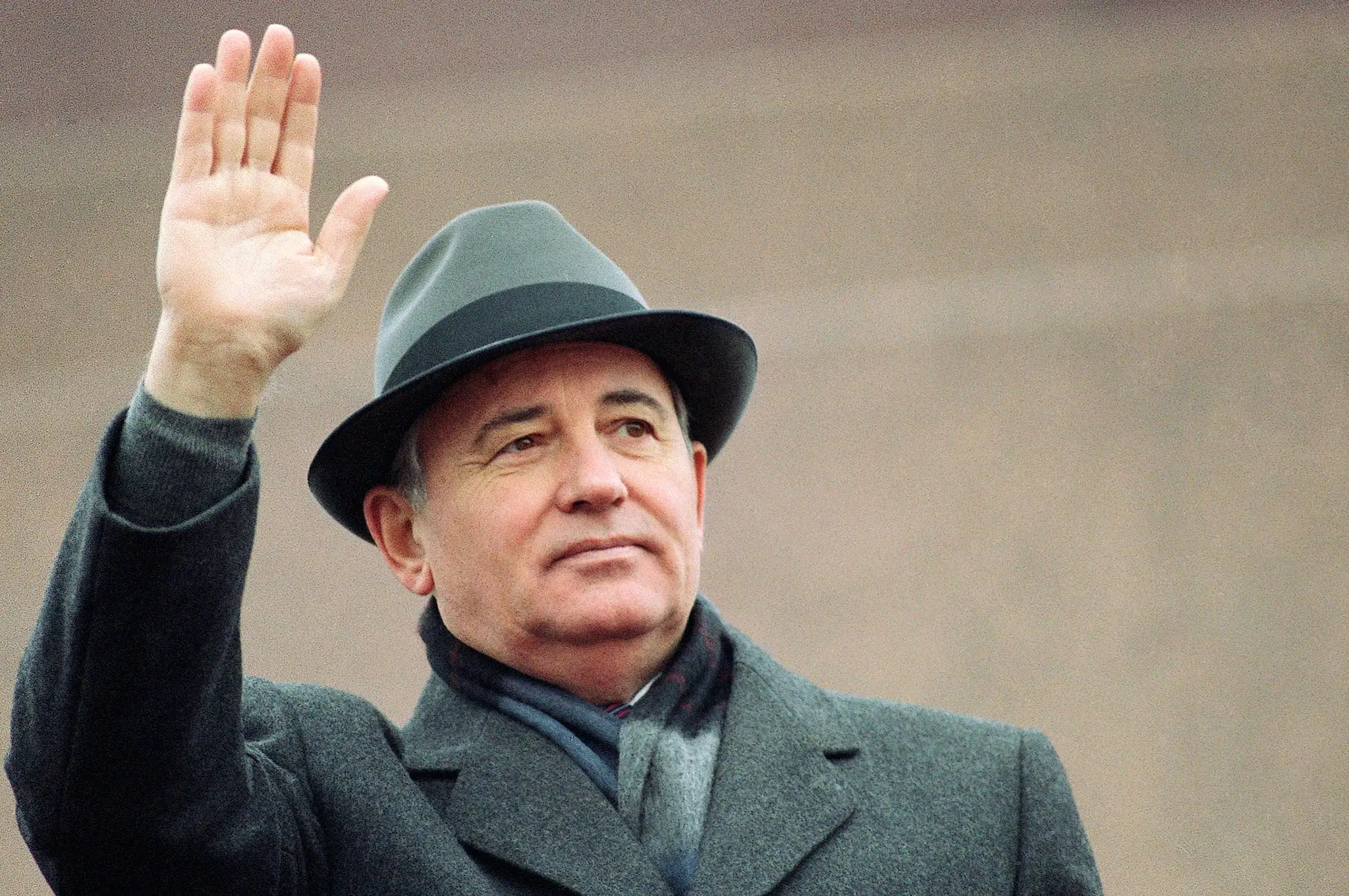 Michail Gorbačov pri oslavách Dňa revolúcie v roku 1989.