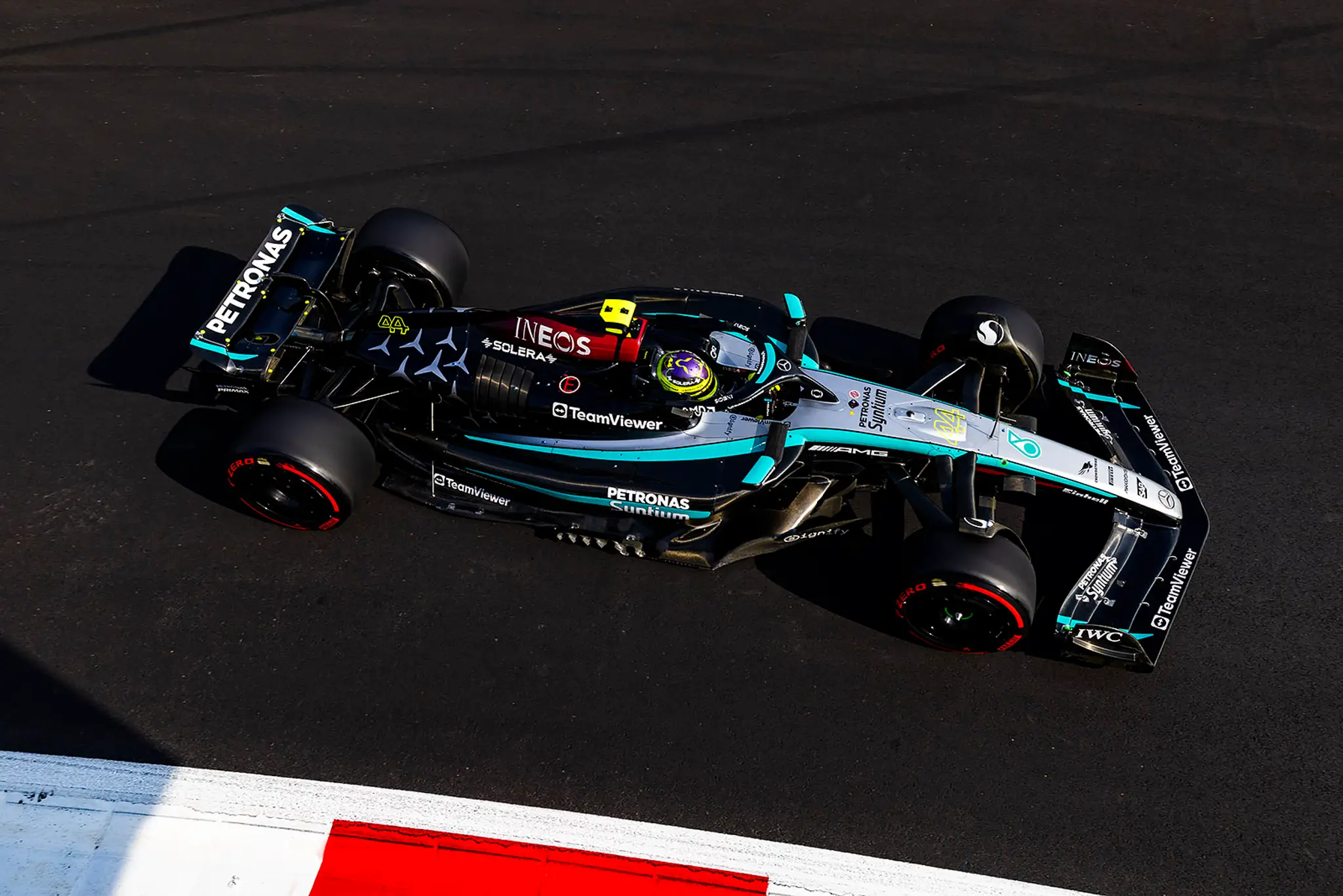 Lewis Hamilton na Mercedese.