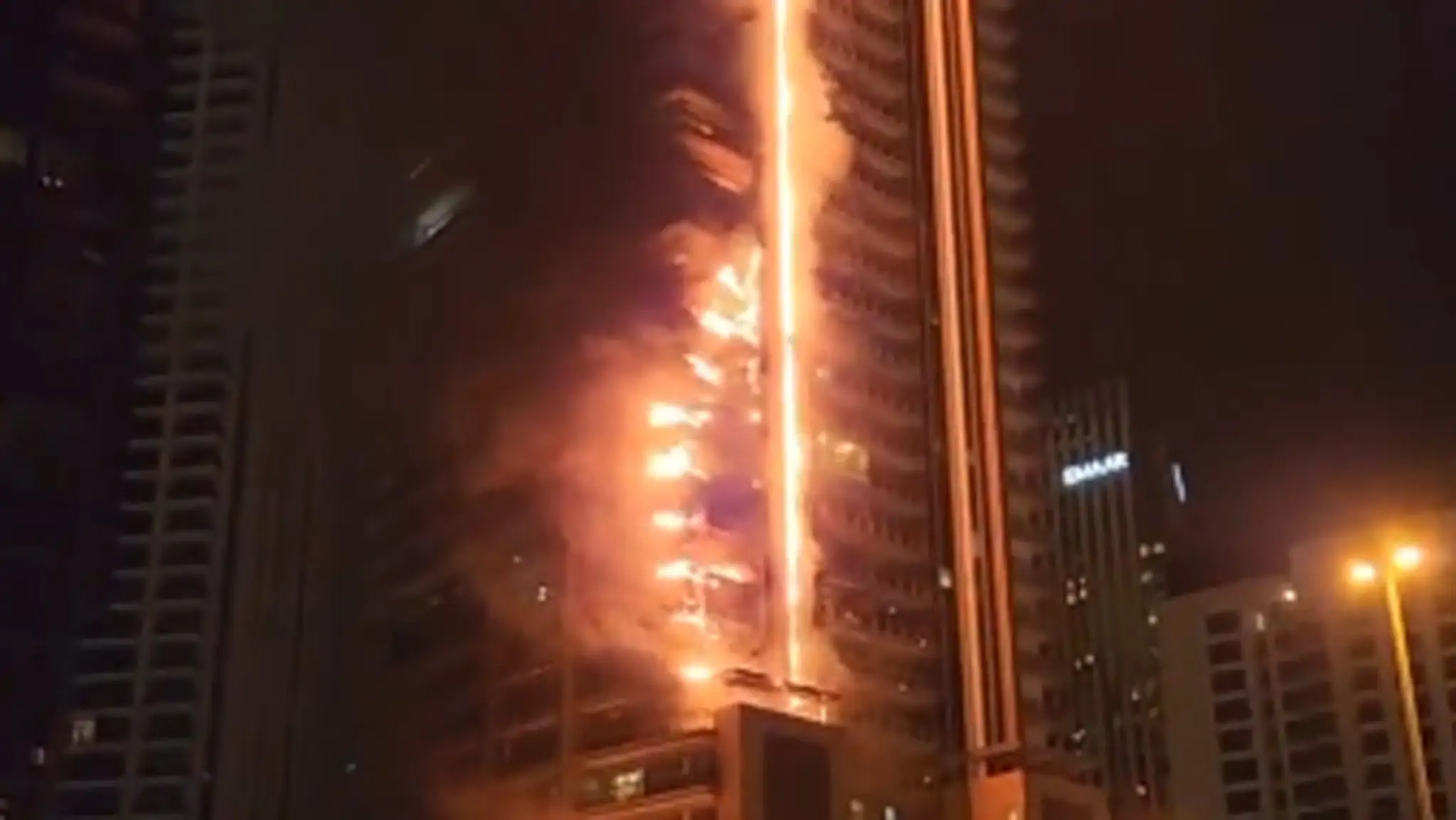 Mohutný požiar v Dubaji.