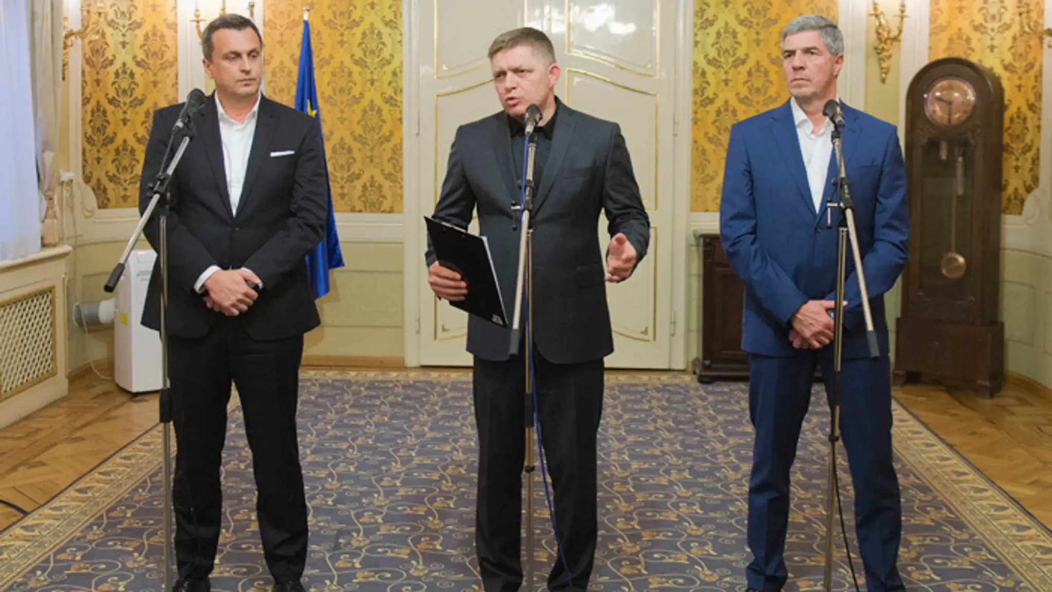 Andrej Danko (SNS), Robert Fico (Smer-SD) a Béla Bugár (Most-Híd).