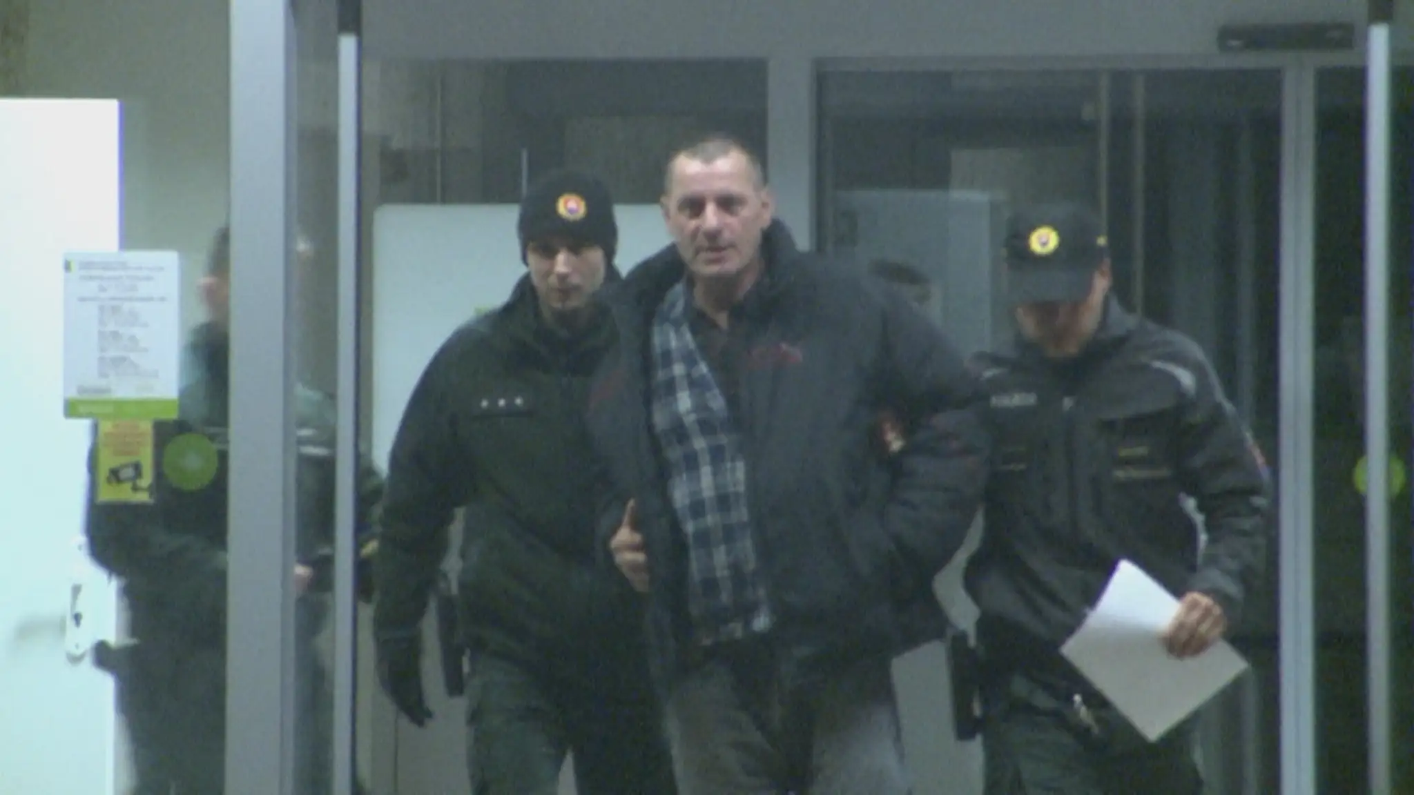 Polícia ho obvinila z prečinu ohrozovania pod vplyvom návykovej látky a z marenia výkonu úradného rozhodnutia.
