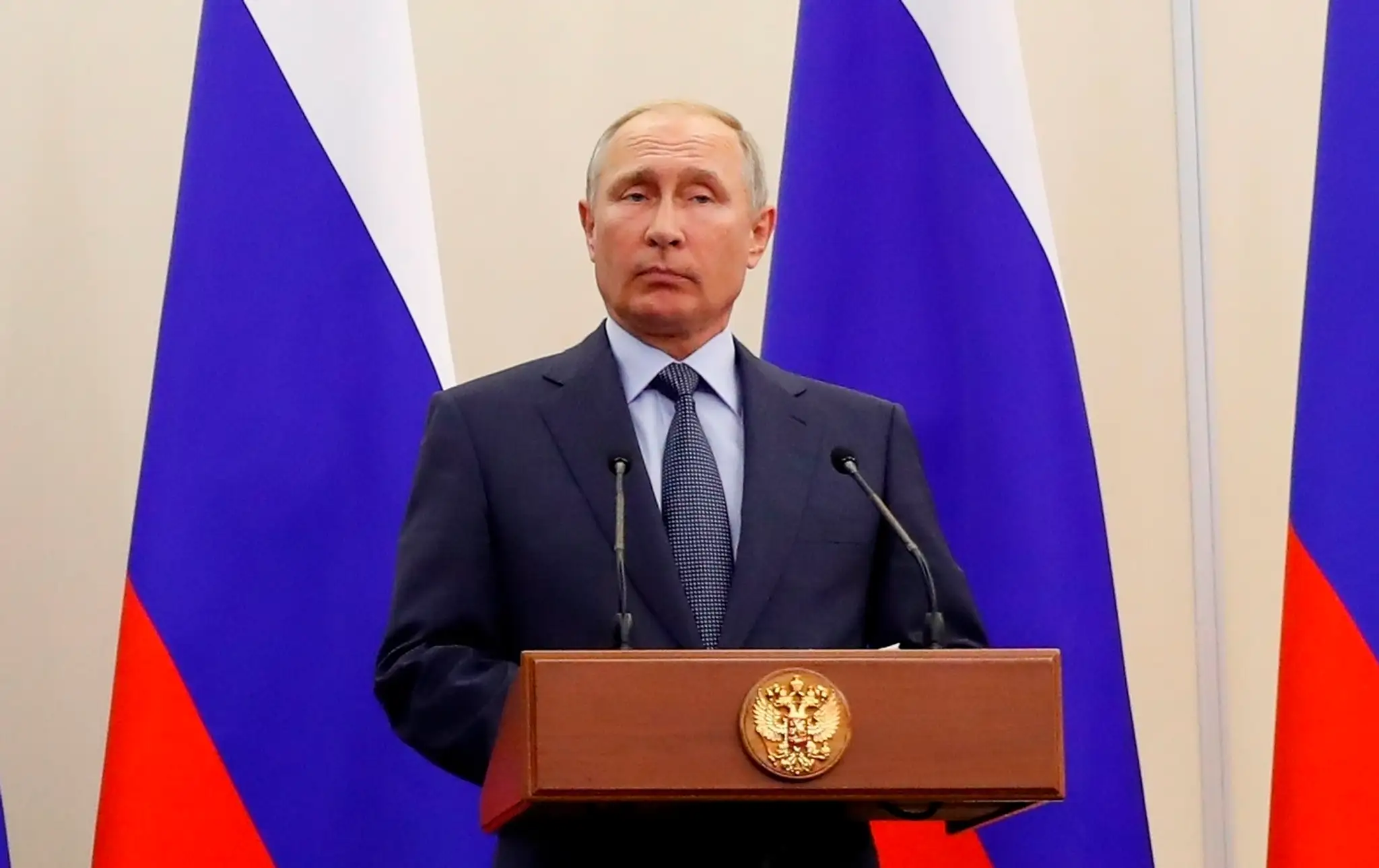 Ruský prezident Vladimir Putin počas tlačovej konferencie s fínskym prezidentom Sauli Niinistöm.