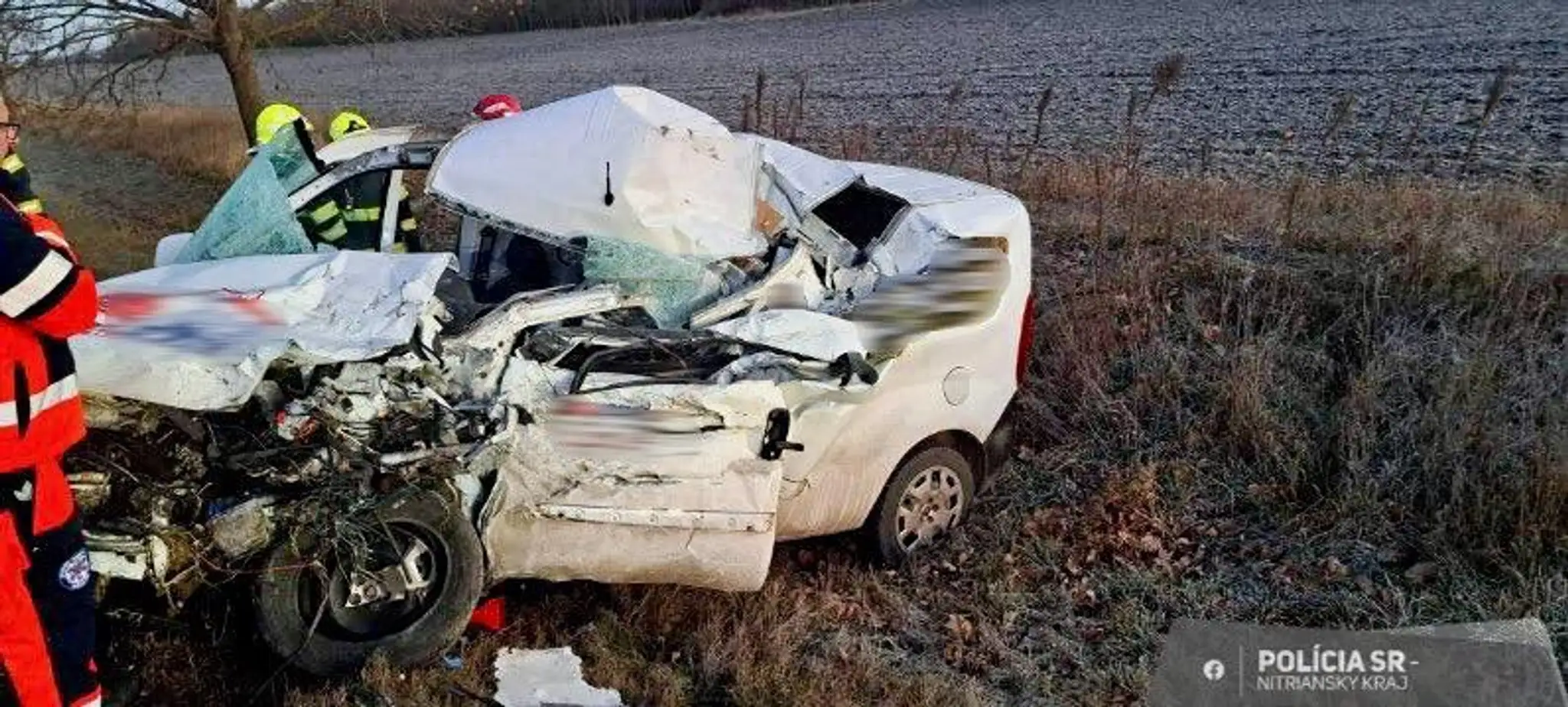 Auto po nehode na juhu Slovenska 