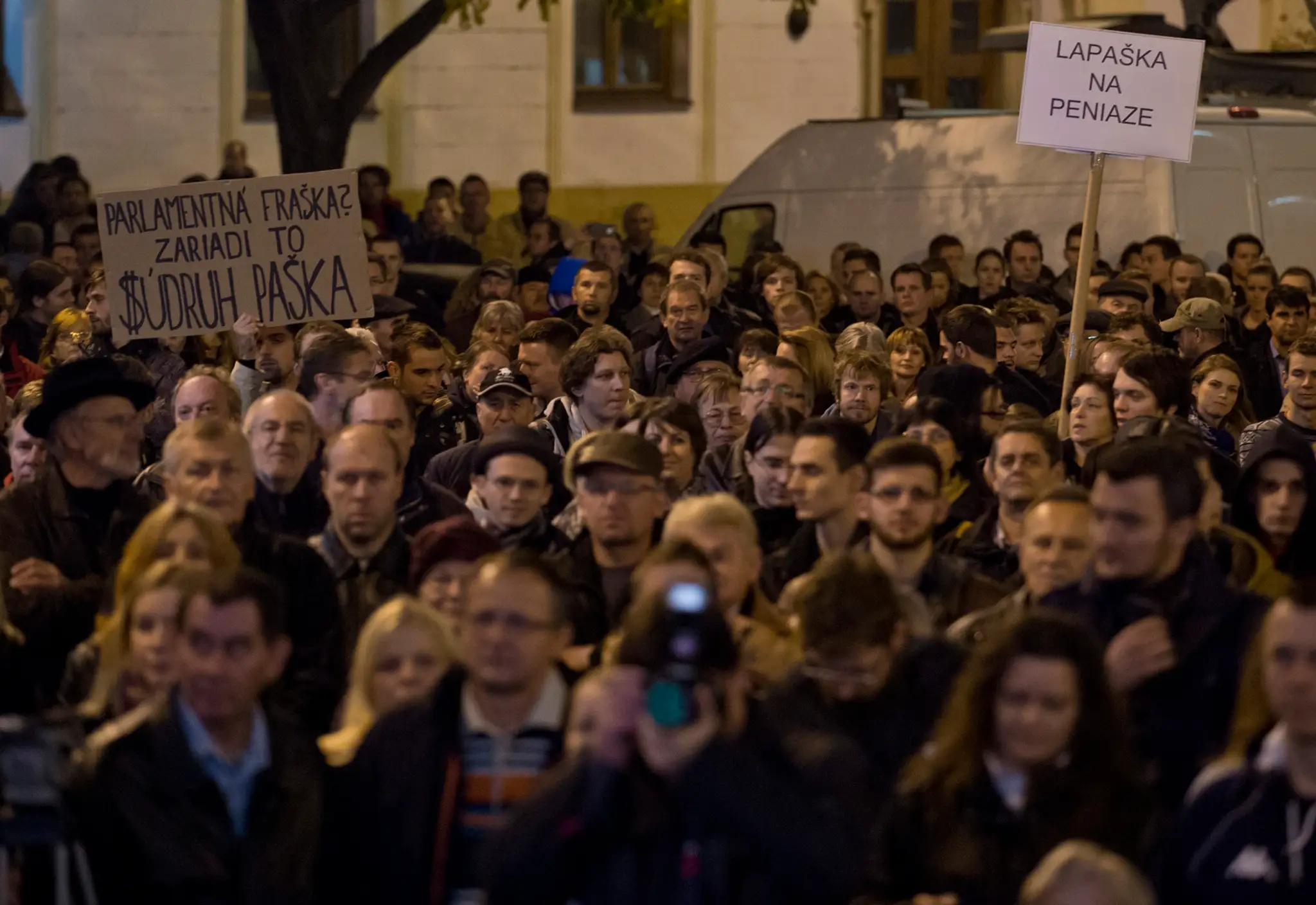 Protest za odvolanie Pavla Pašku v Bratislave.