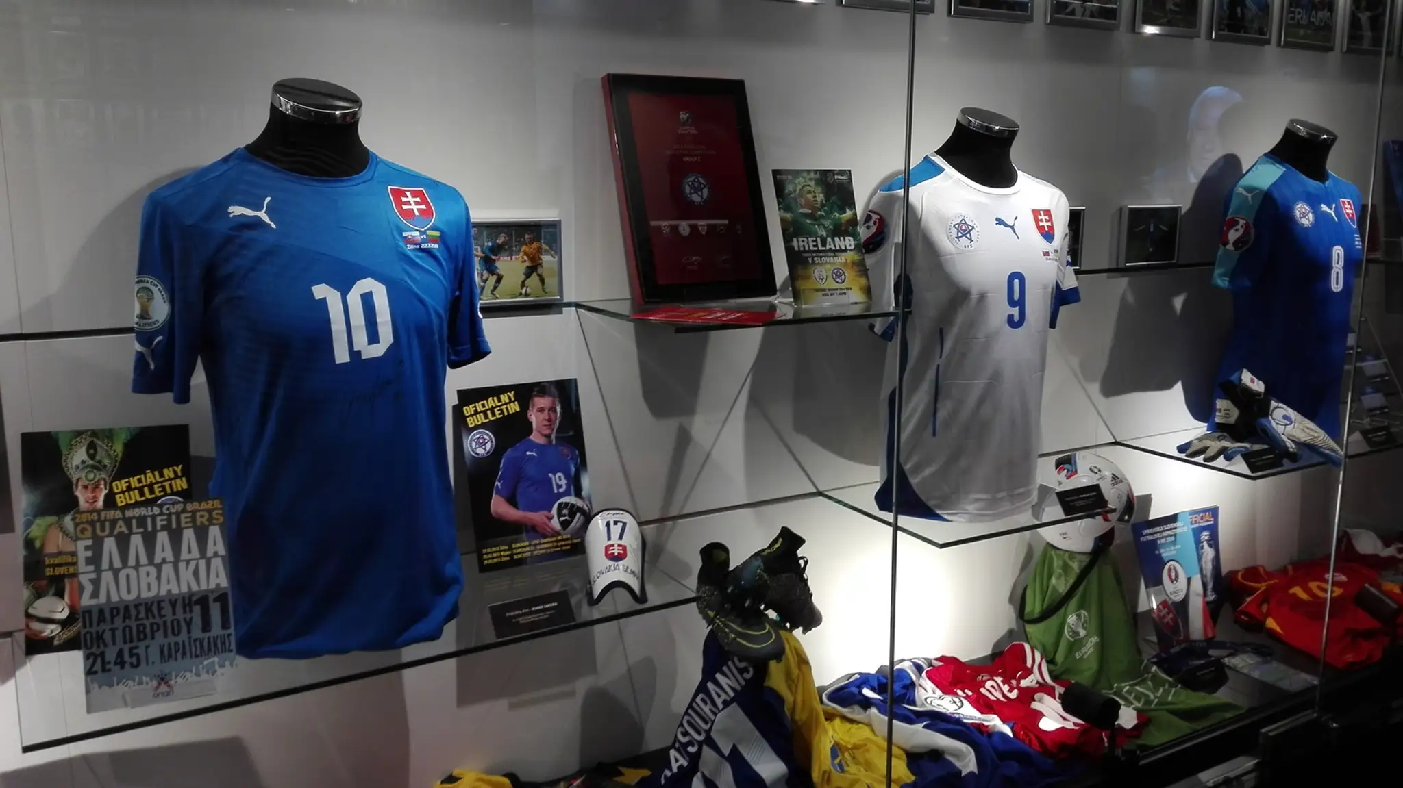 Expozícia futbalových artefaktov z novodobej éry samostatného Slovenska.