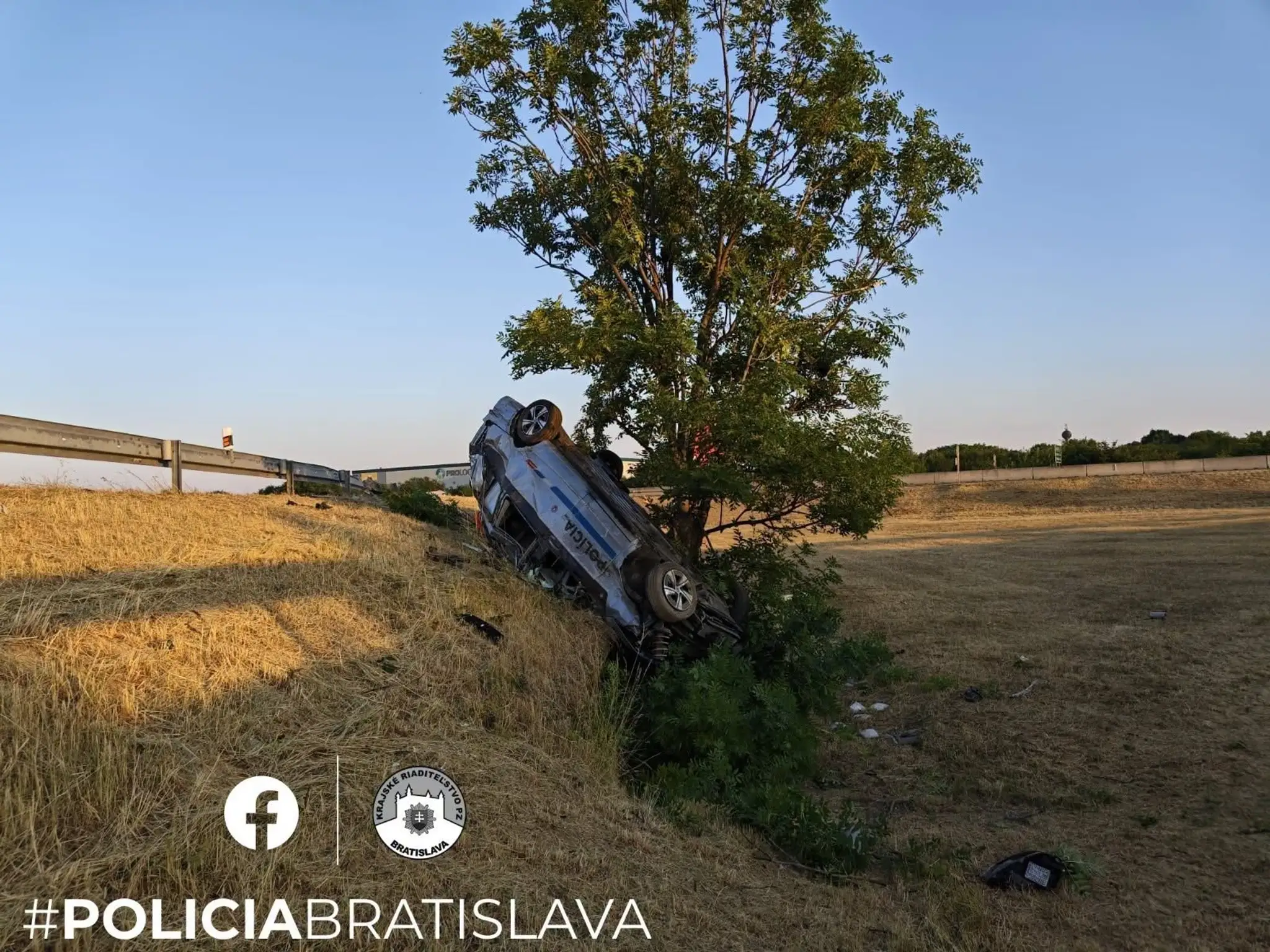 Nehoda policajného auta na D1.