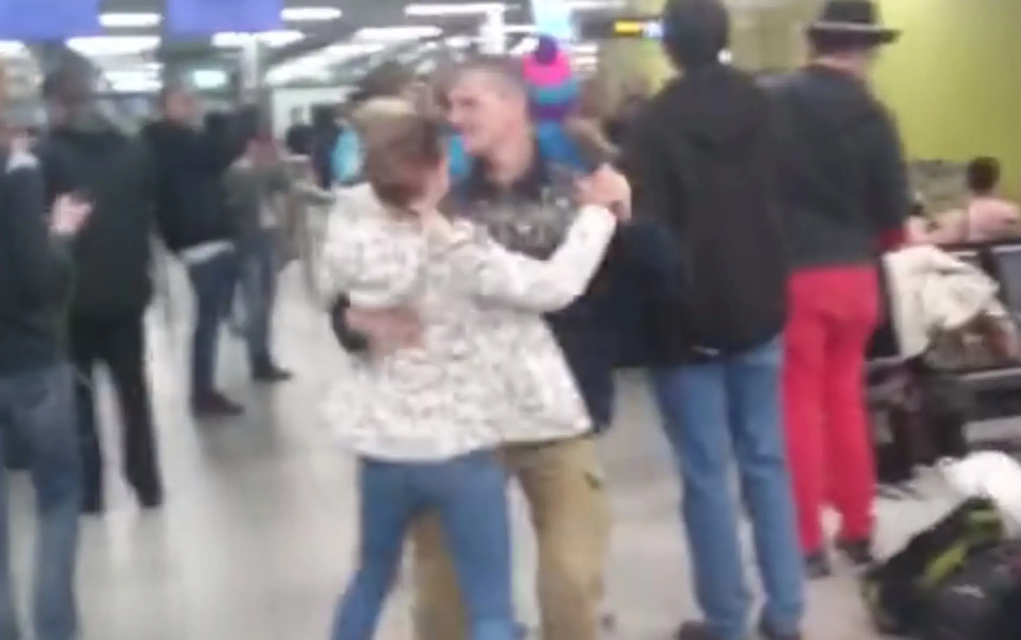 Radosť po núdzovom pristátí v Amsterdame