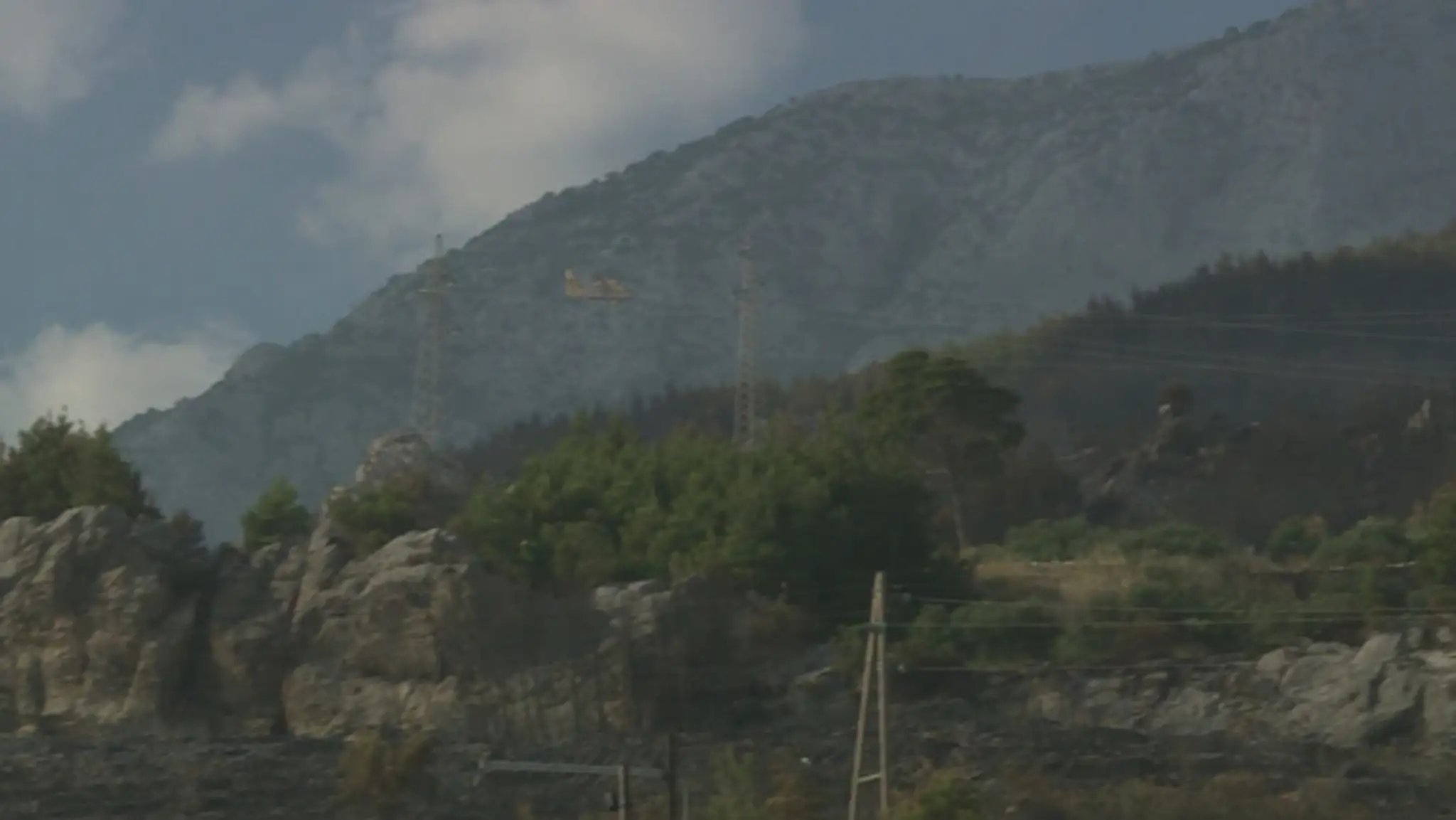 Makarska riviera počas vlaňajších požiarov.