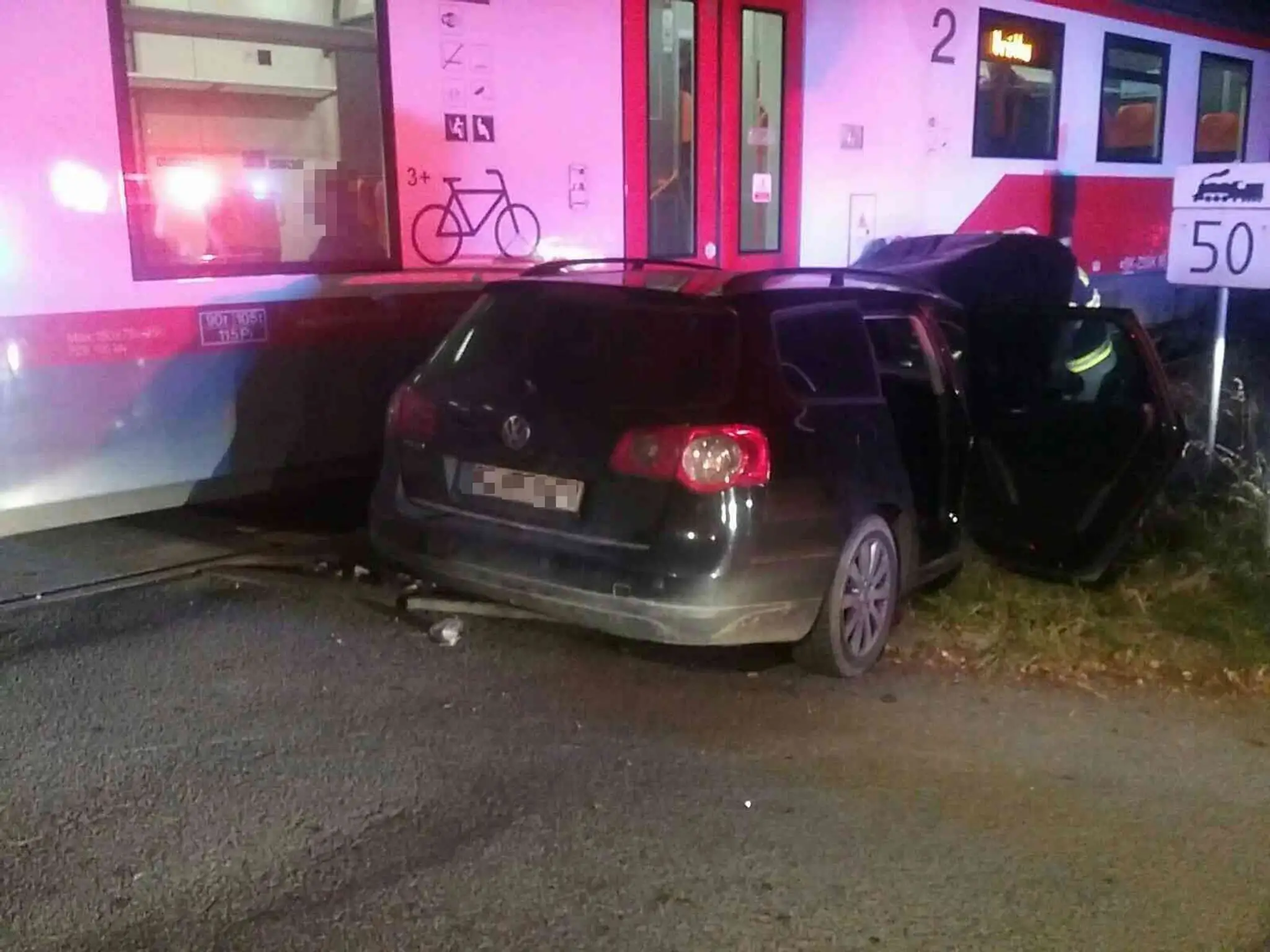 V Prievidzi sa zrazilo auto s vlakom