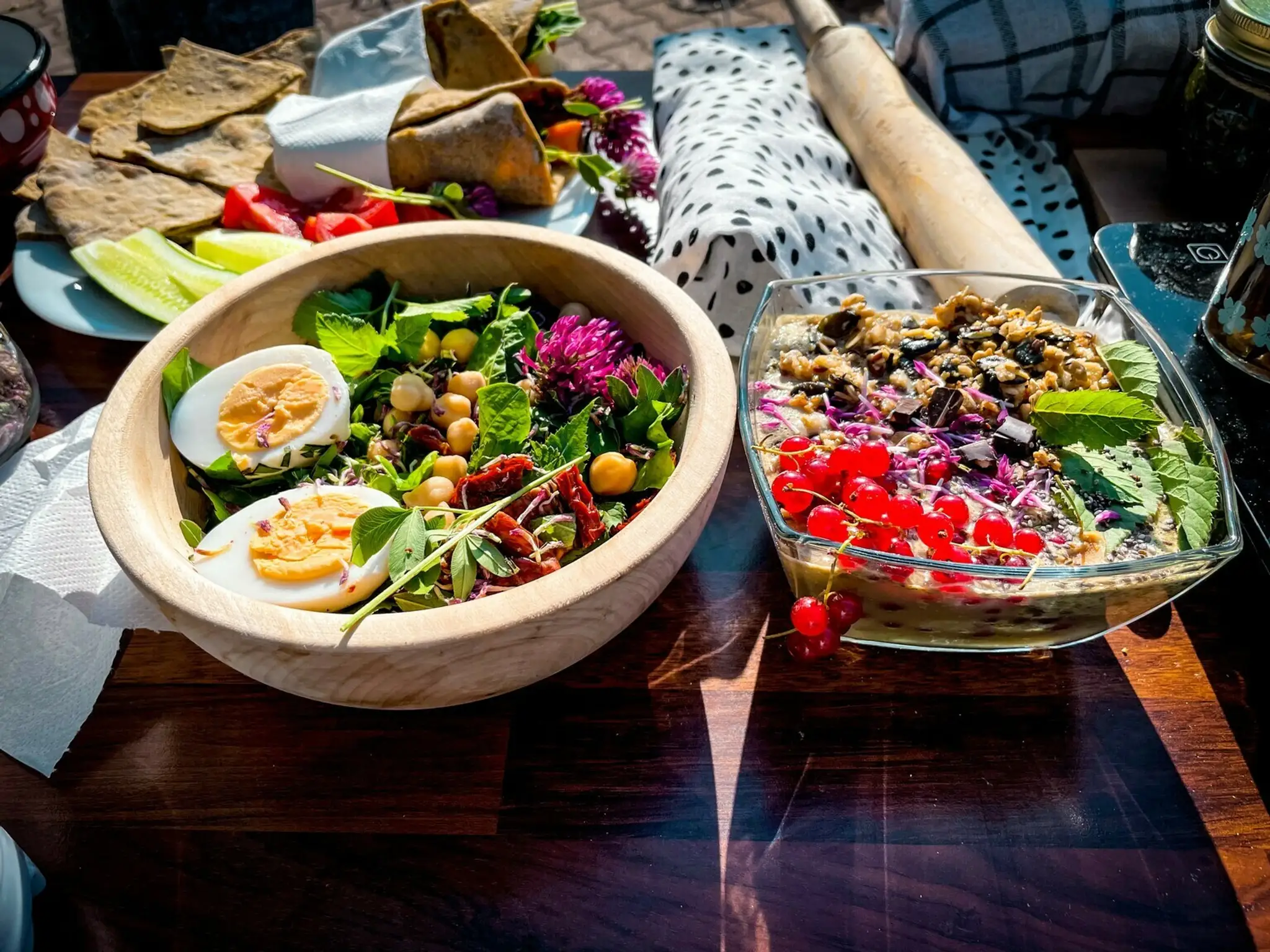 Proteínový púpavový šalát s cícerom a vajíčkom