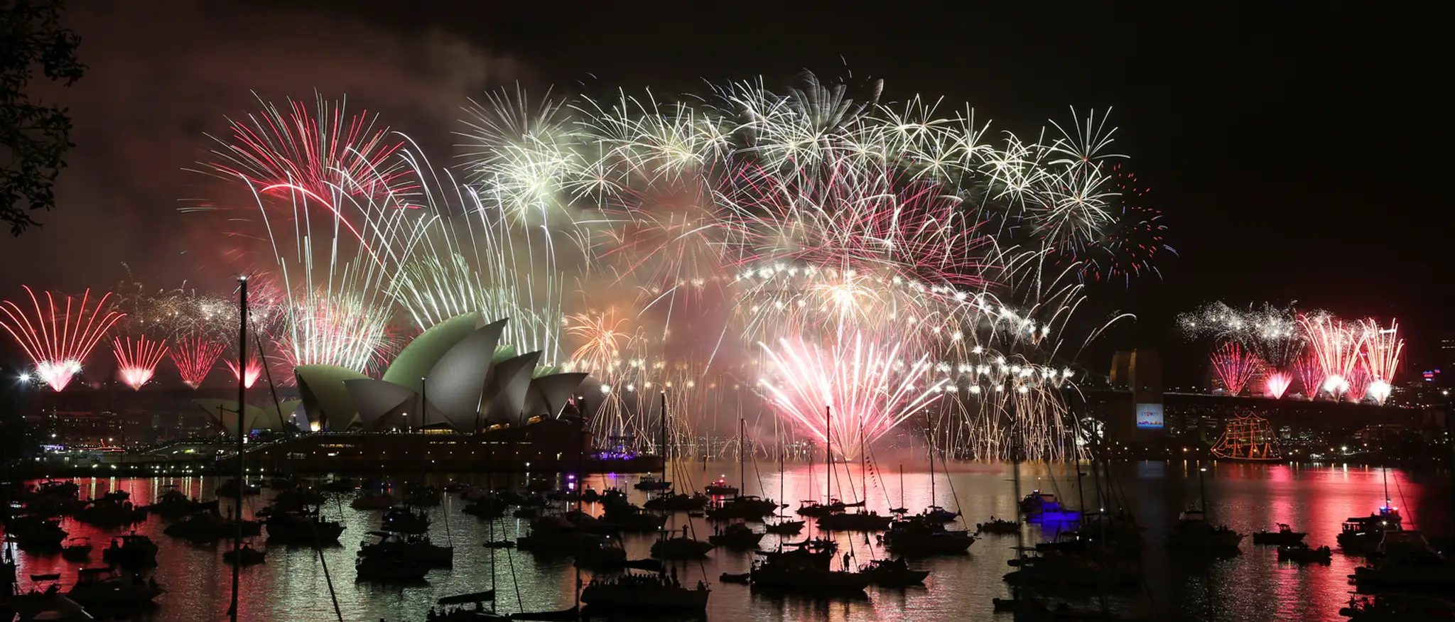 Silvestrovský ohňostroj 2015 Sydney.