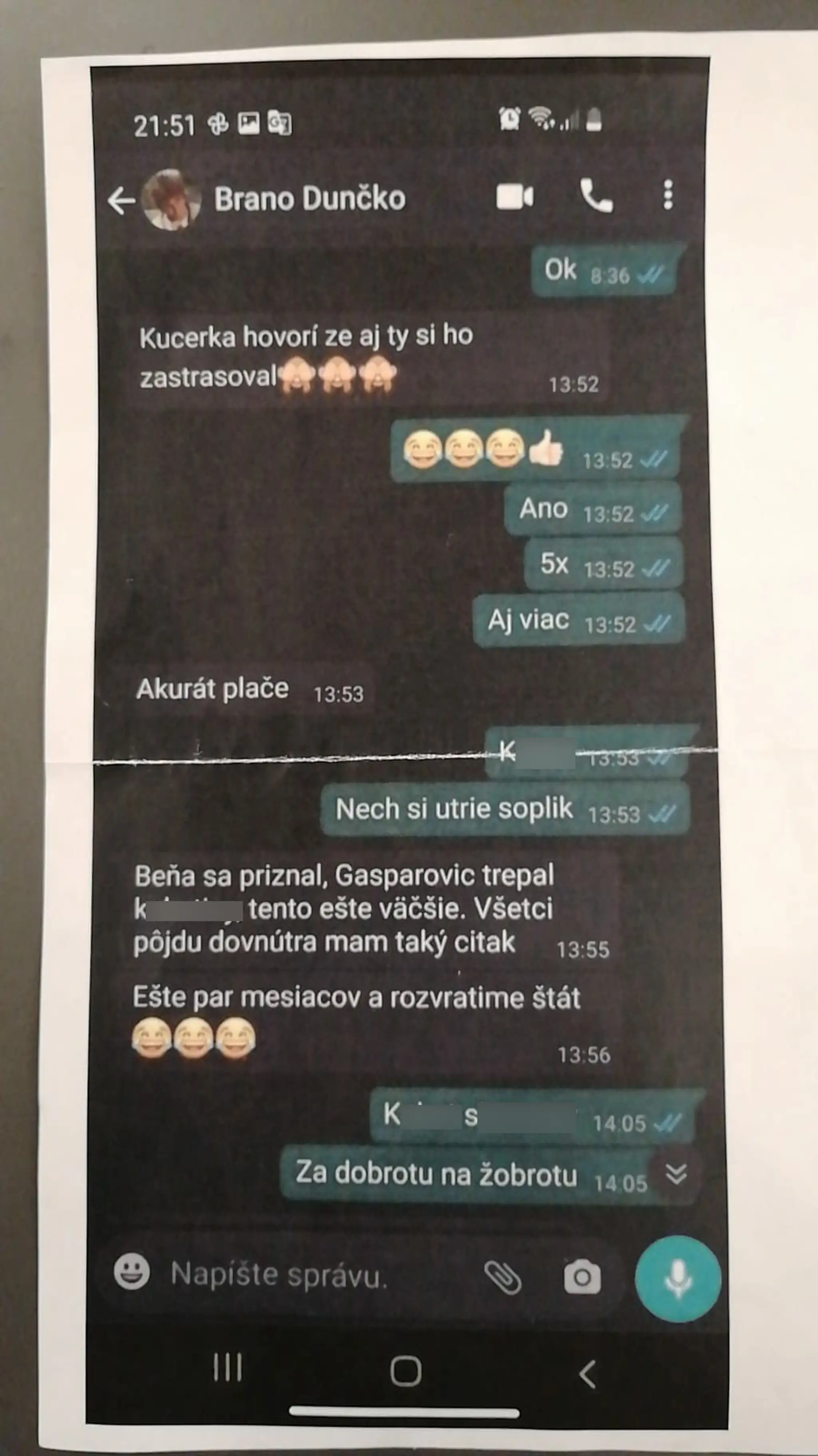 Komunikácia medzi policajtmi.