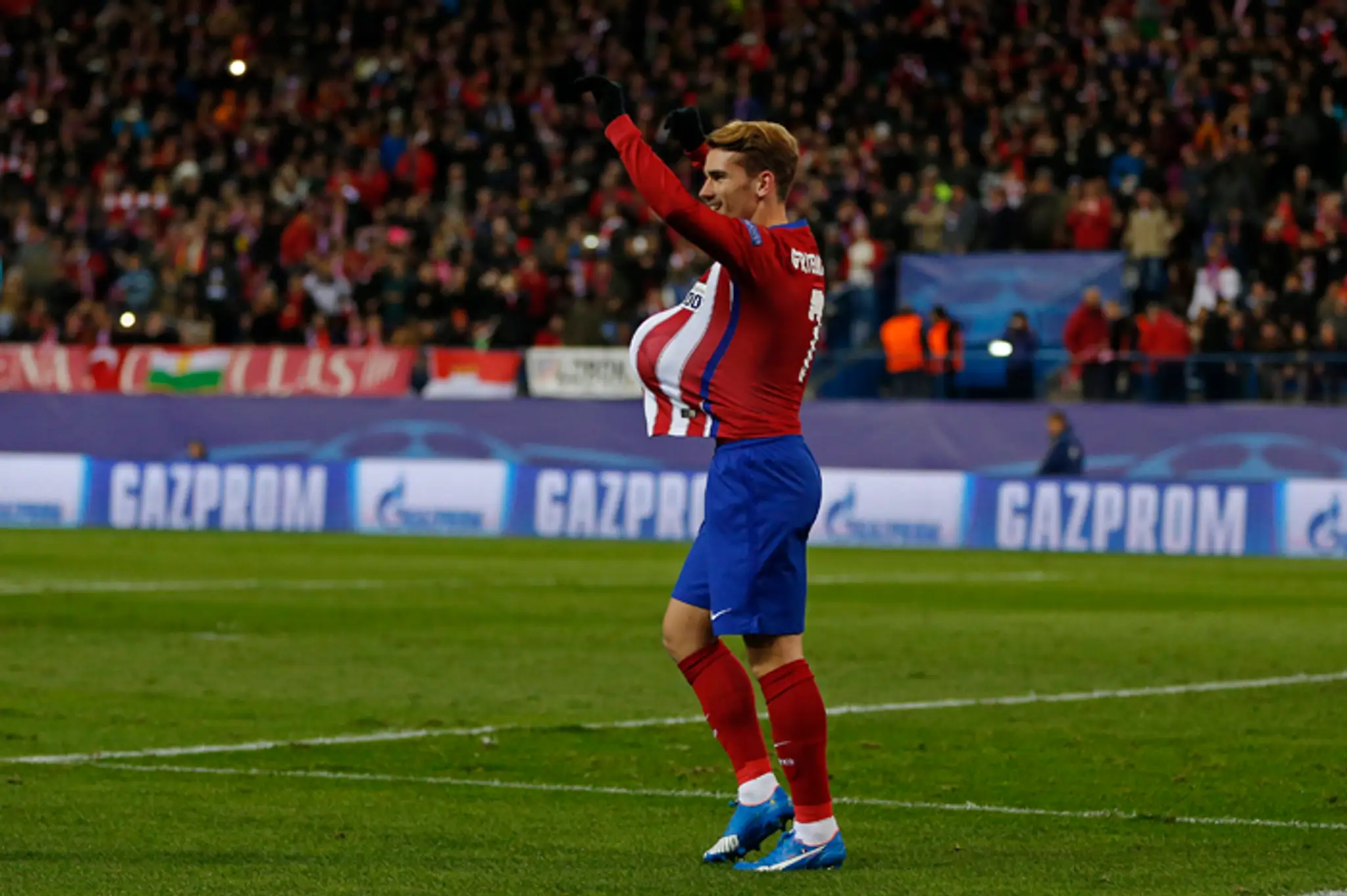 Hráč Atletica Madrid Antoine Griezmann oslavuje gól v zápase LM proti Galatasaray Istanbul.