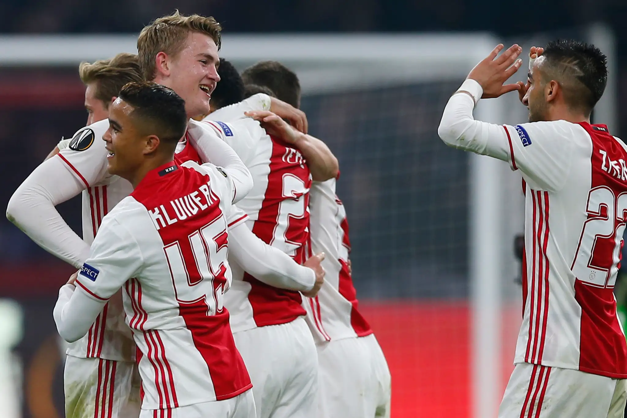 Radosť hráčov Ajaxu po výhre v odvete osemfinále EL proti Kodani.