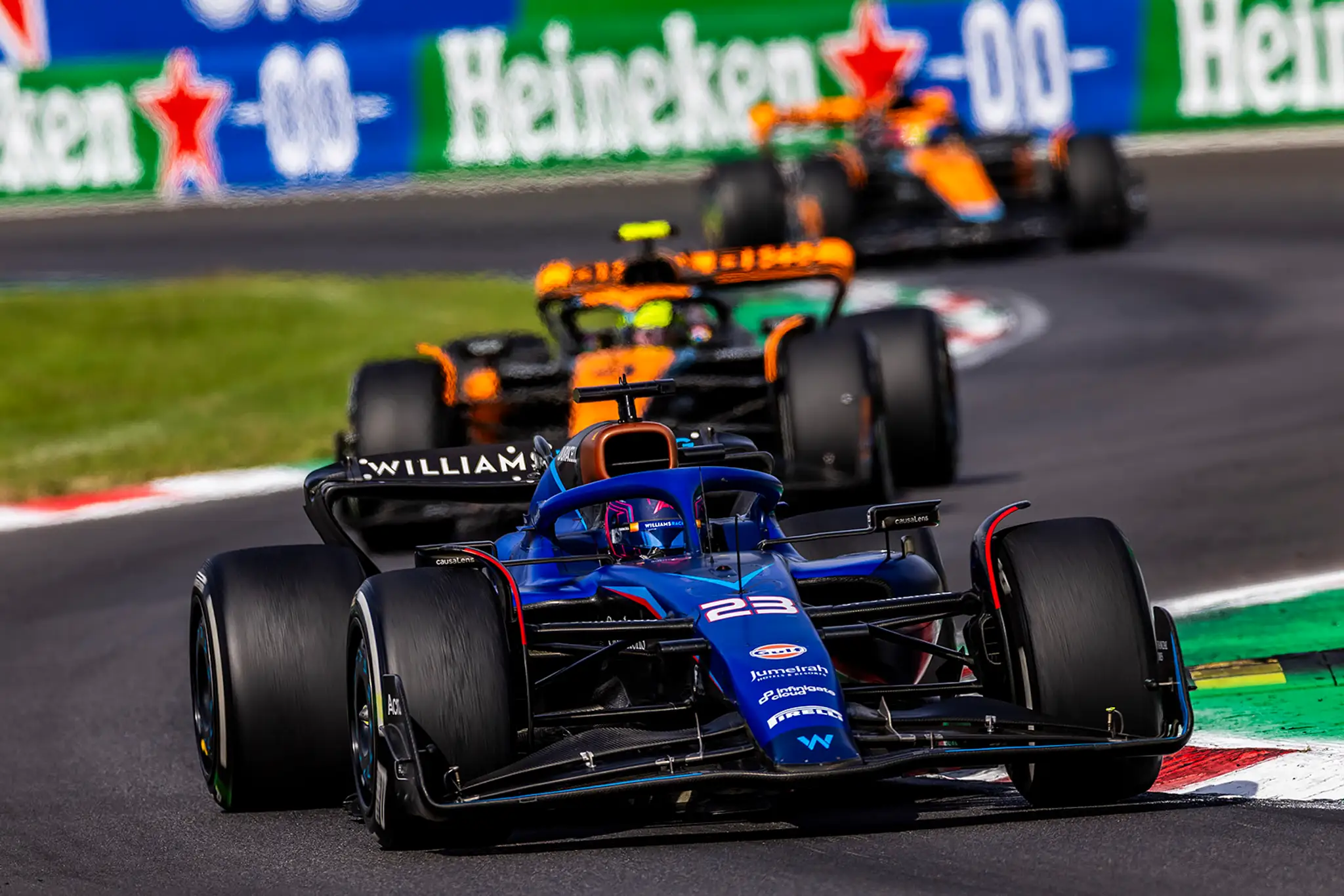 Alexander Albon na trati počas VC Talianska.