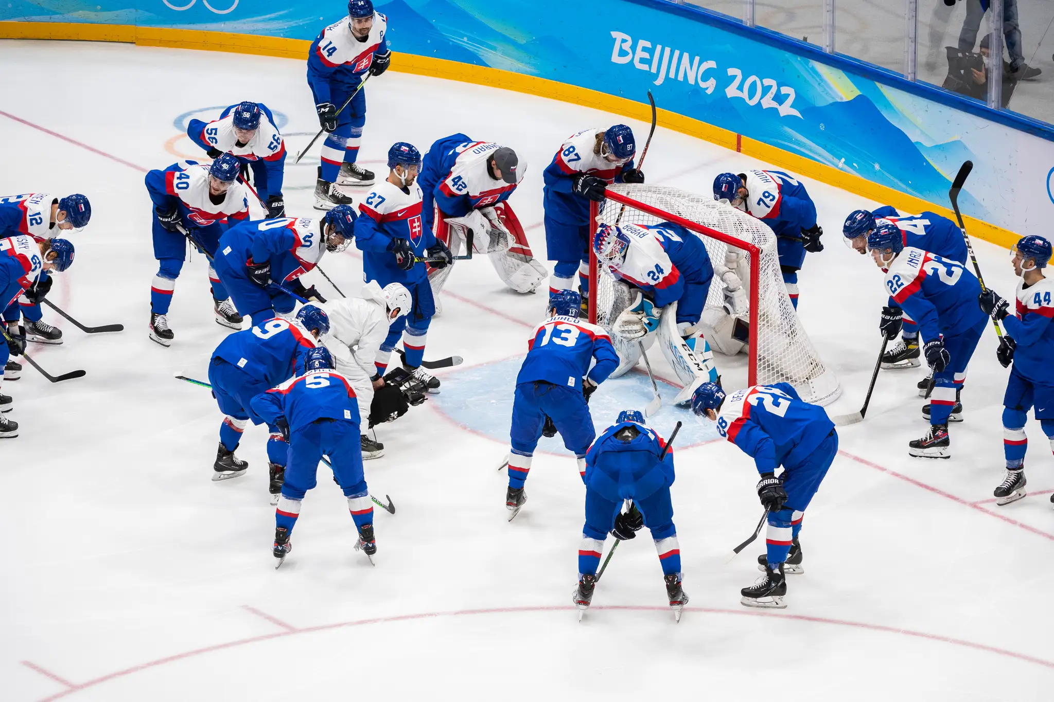 Na snímke tím Slovenska pred olympijským turnajom v hokeji mužov o bronz Slovensko - Švédsko.