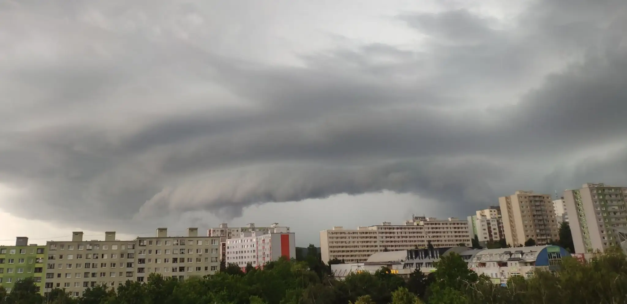 Búrka nad Košicami.