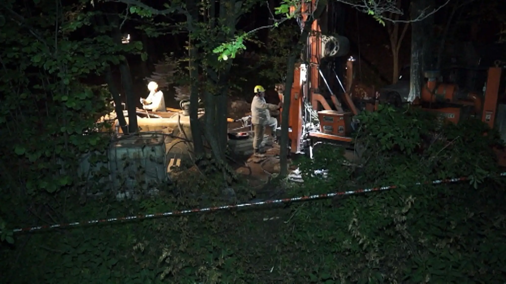 Vŕtne súpravy na Soroške pracujú aj cez noc.