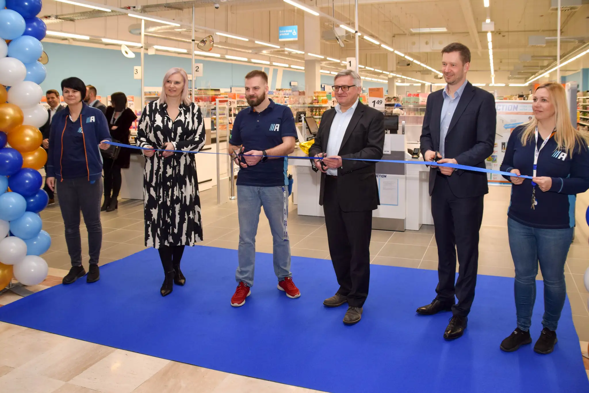 Otvorenie prvej prevádzky obchodu Action na Slovensku.