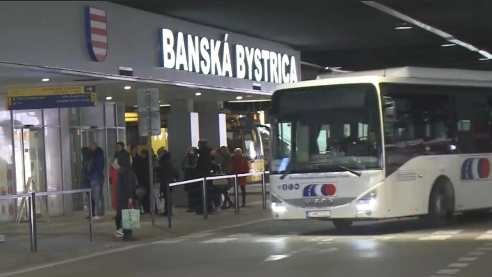 Vodiči autobusov v Banskej Bystrici sa sťažujú na nový dopravný systém. 