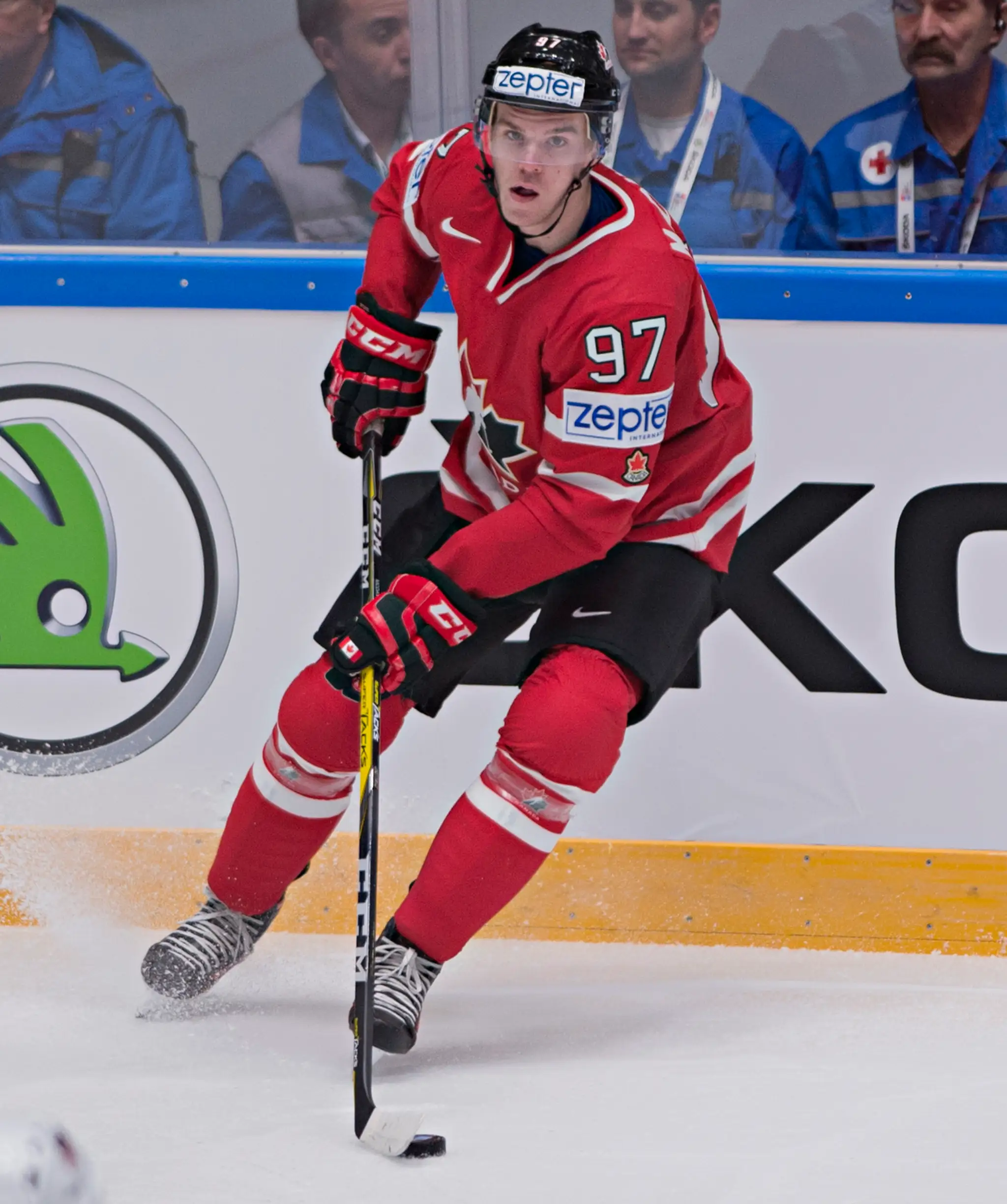 Kanaďan Connor McDavid v dueli proti USA na MS v Rusku. 
