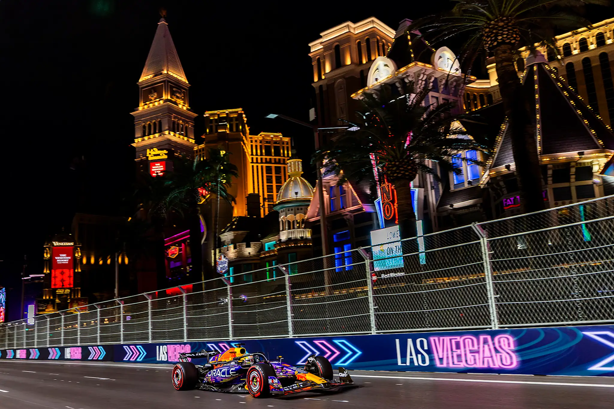 Max Verstappen na Red Bulle dominoval aj v Las Vegas.