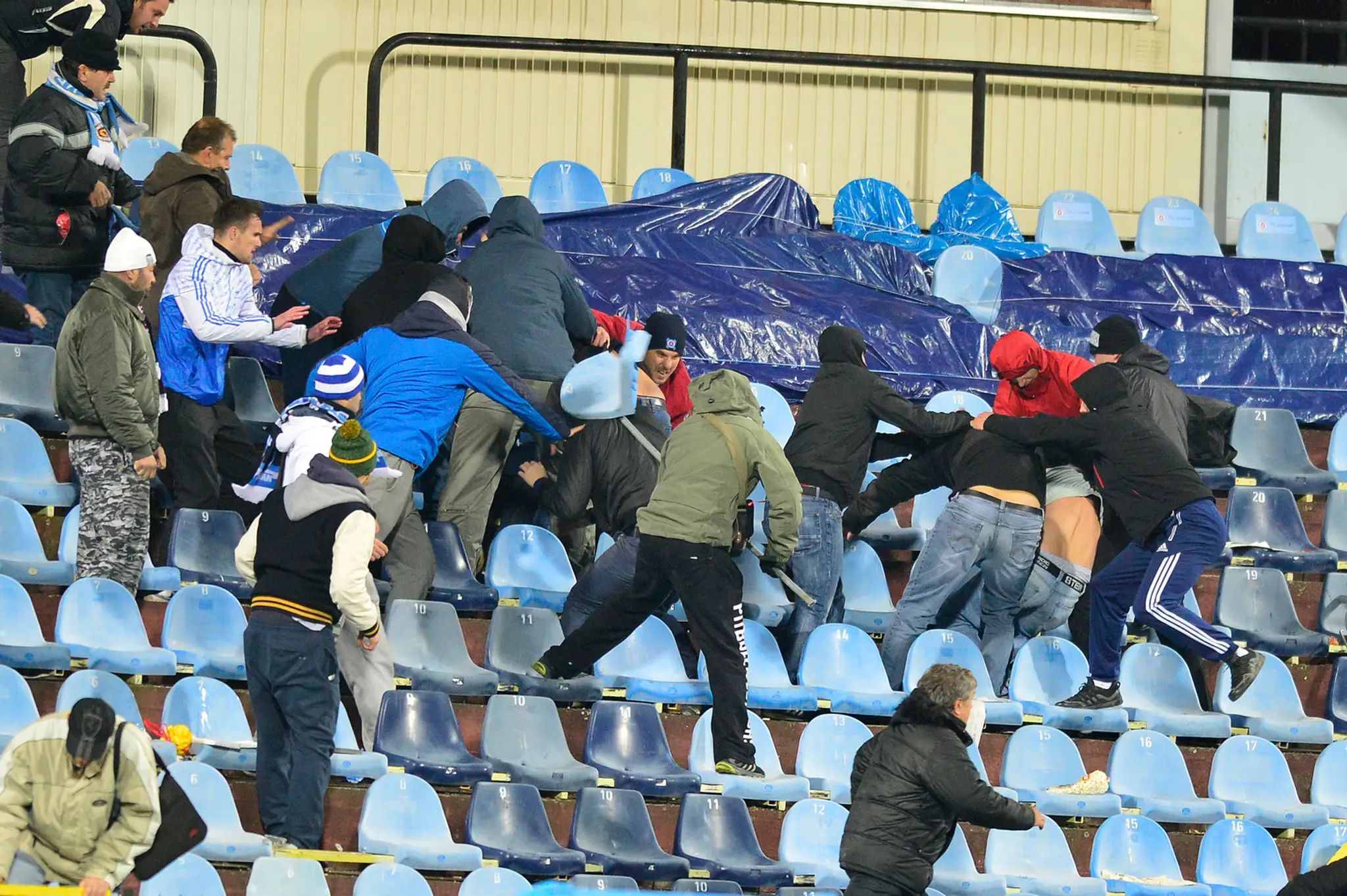 Výtržnosti na zápase Slovan - Sparta.