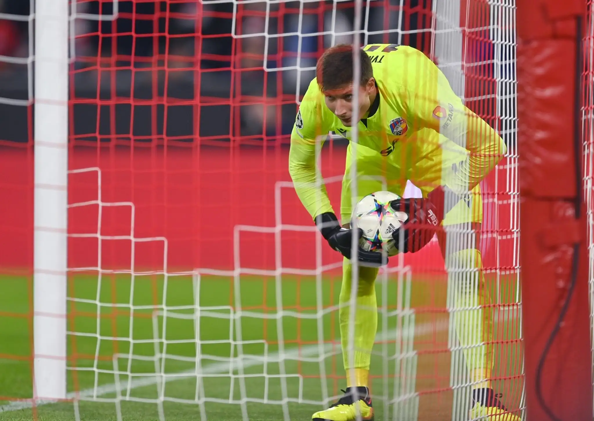 Marián Tvrdoň z Plzne v zápase Ligy majstrov na pôde Bayernu.