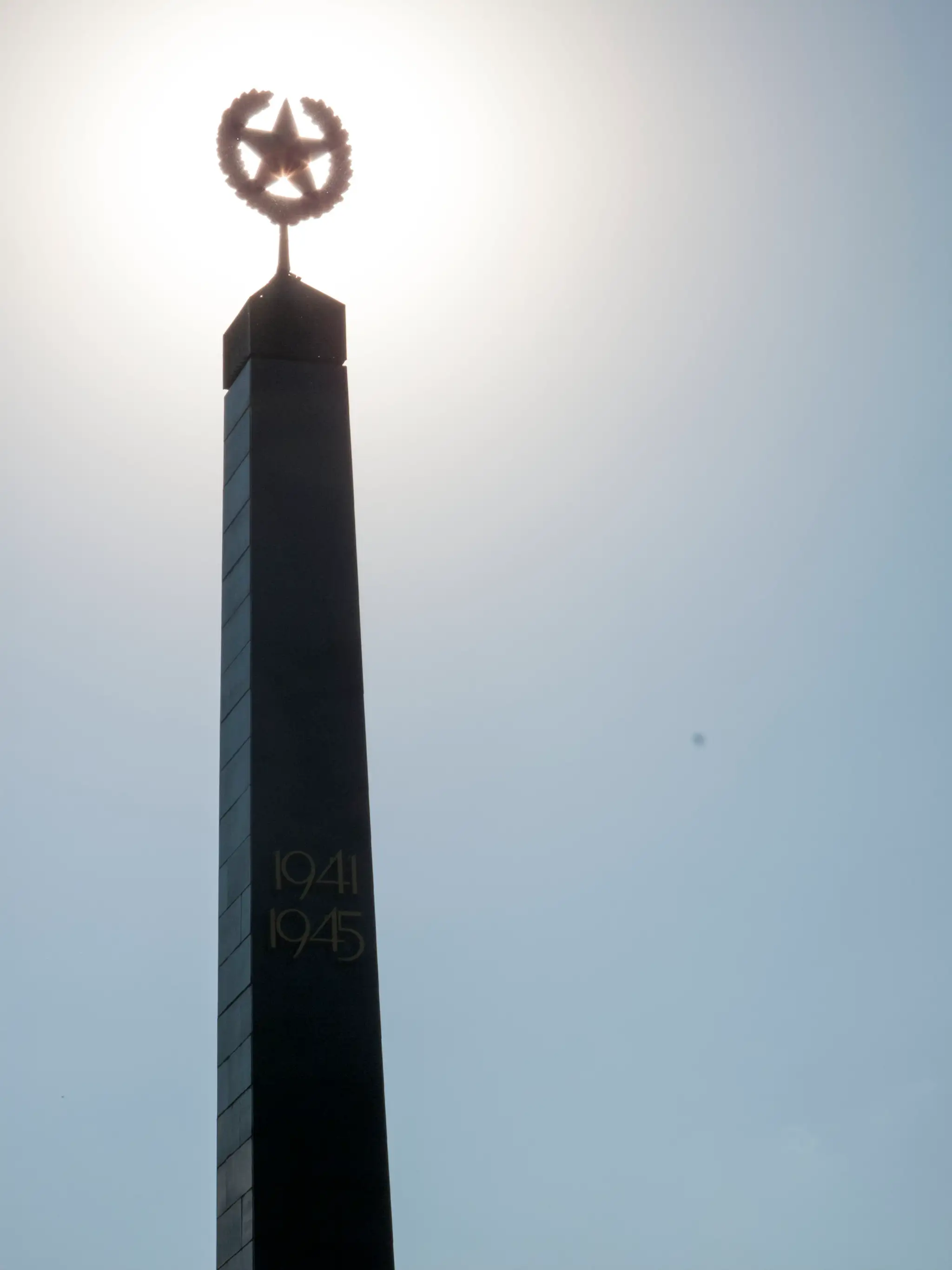 m-pamatnik1.jpg