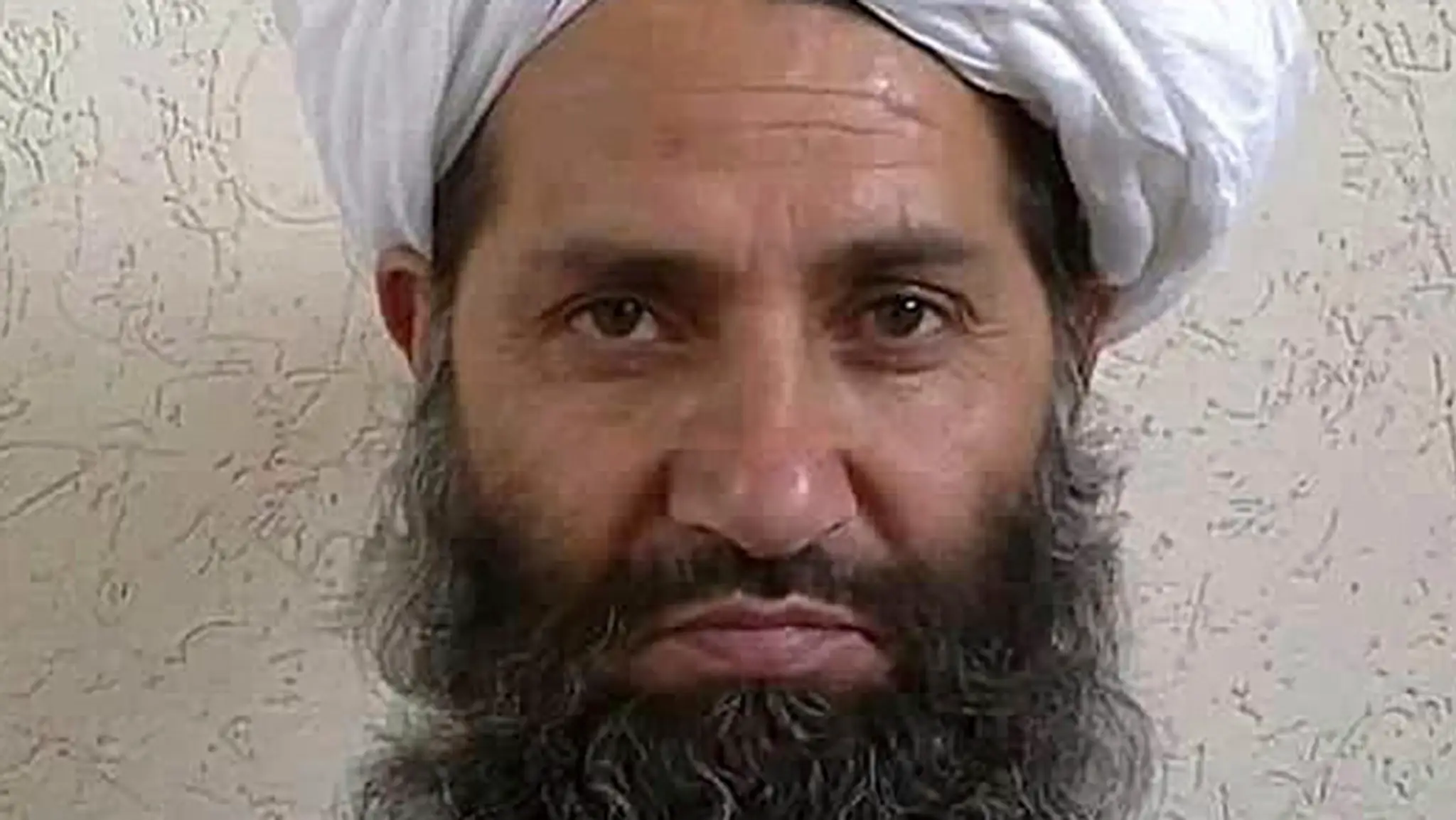 Na nedatovanej snímke je vodca afganského militantného hnutia Taliban Hajbatulláh Áchúndzáda.