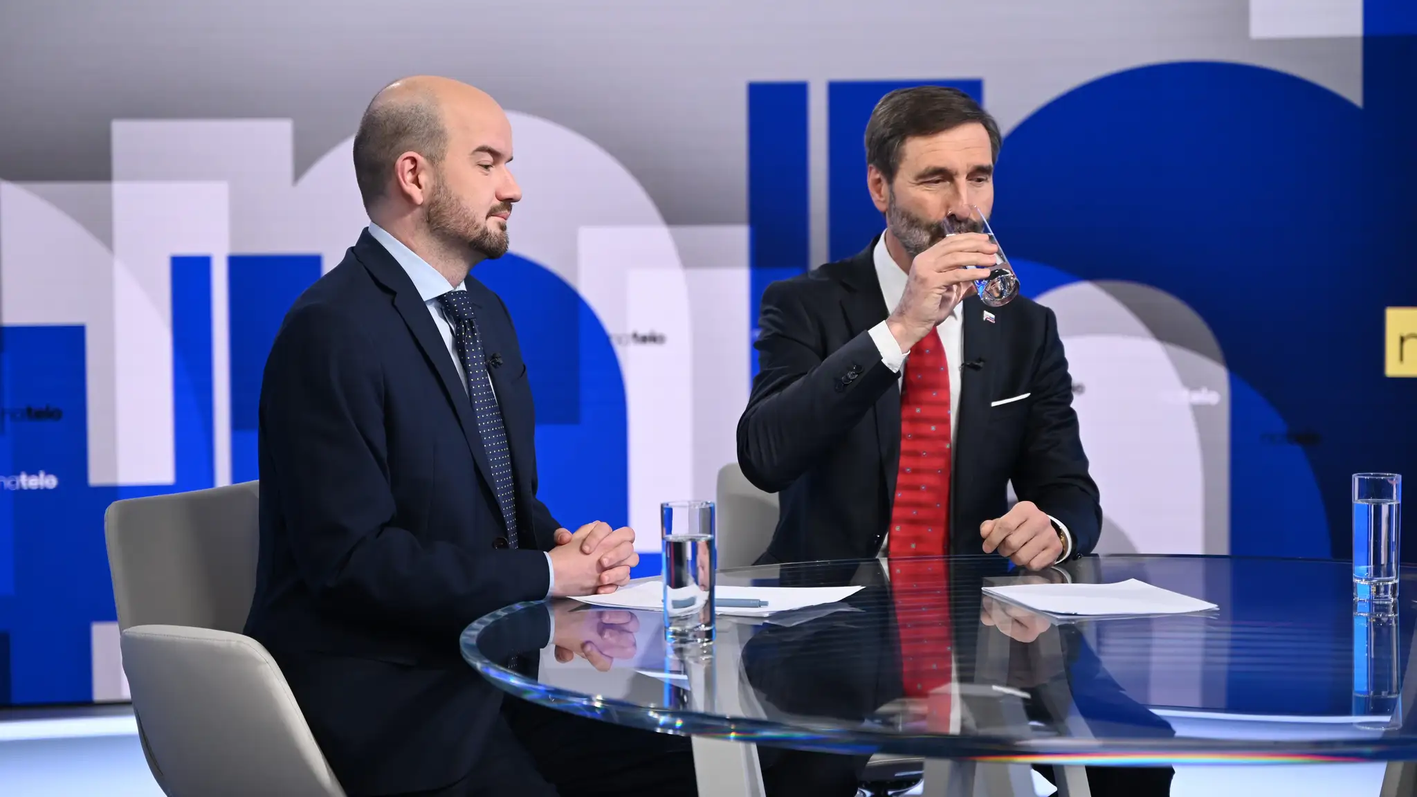 Hosťami relácie Na telo boli Juraj Blanár (Smer-SD) a Martin Dubéci (PS)
