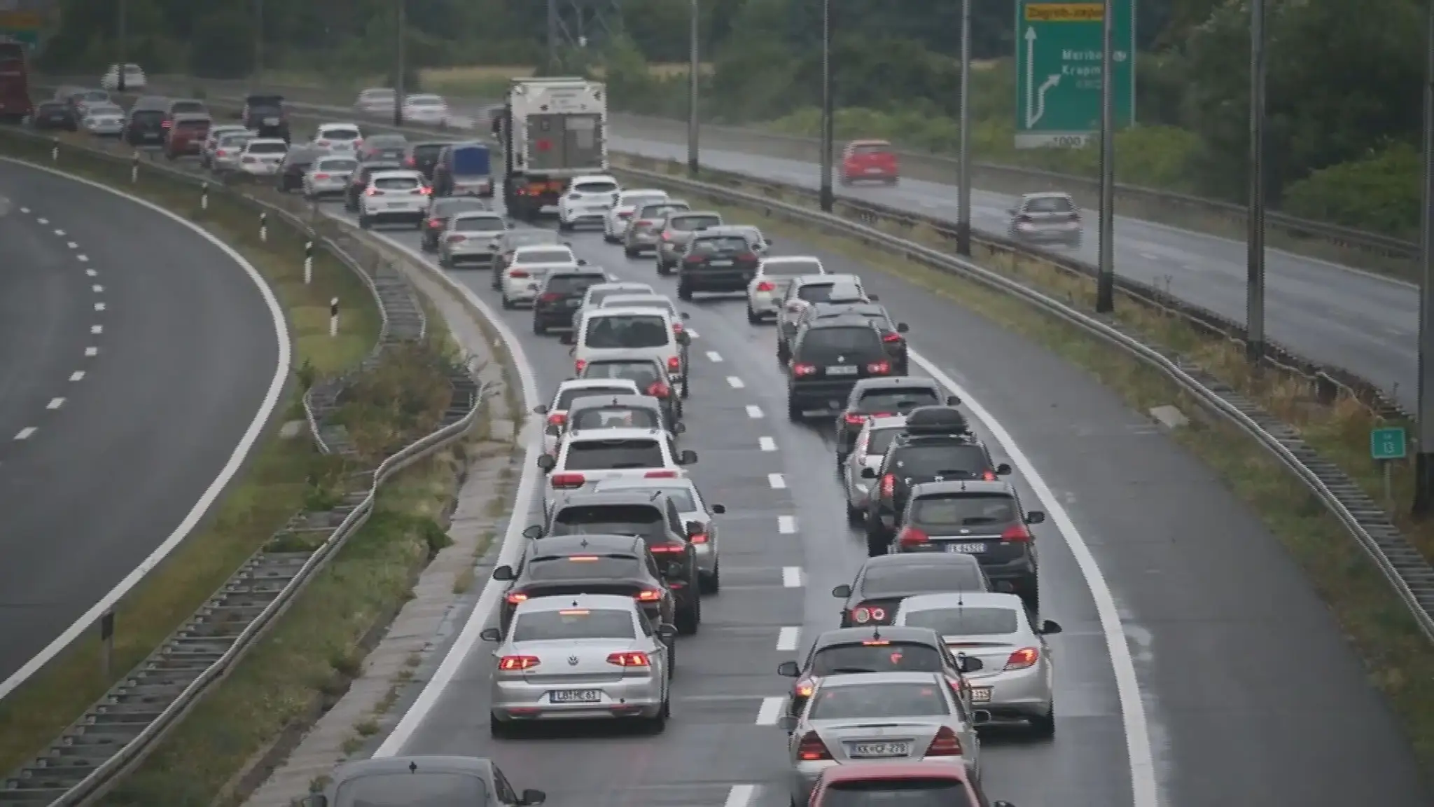Kolóny na cestách.