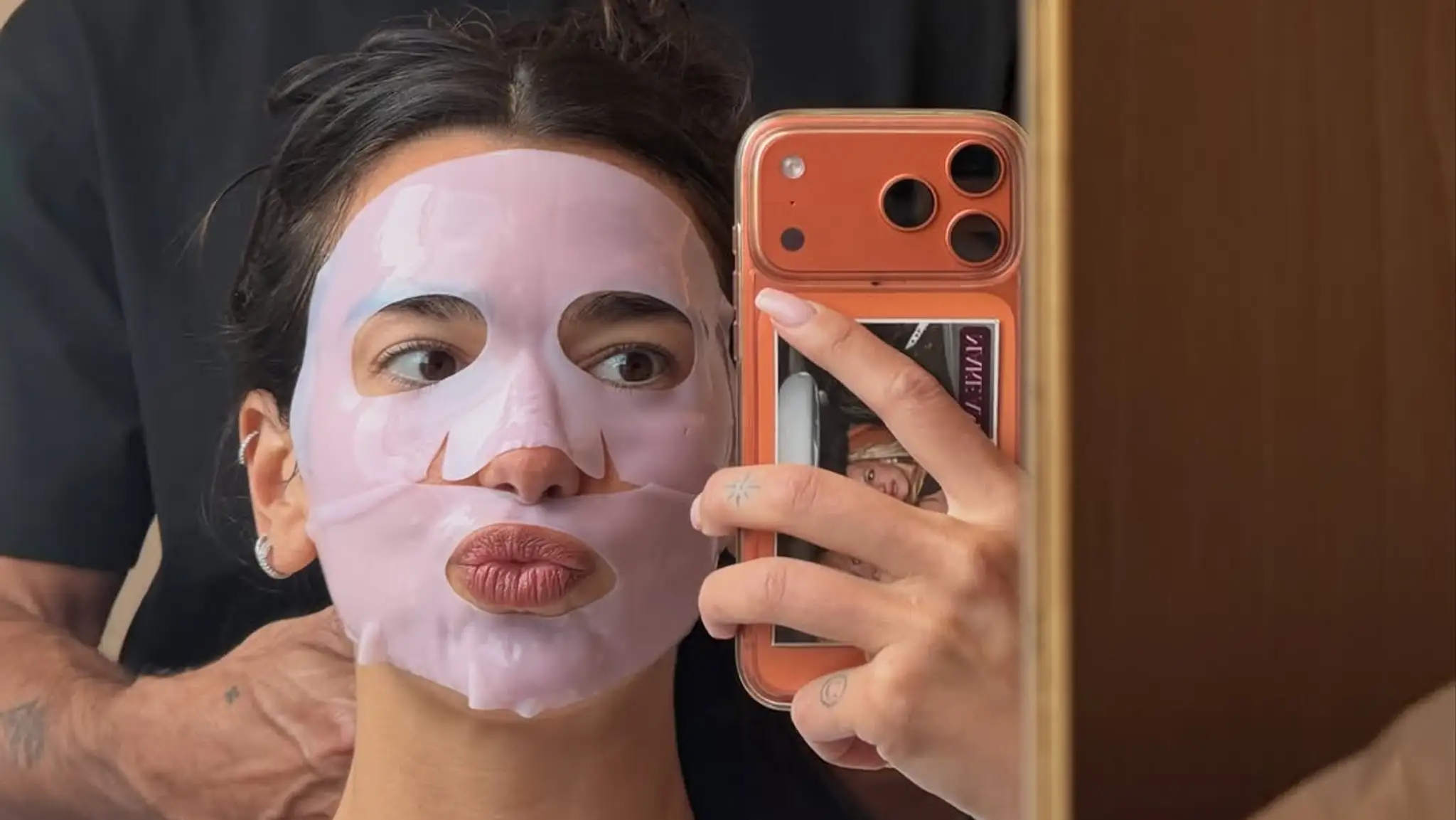 Dua Lipa sa vydala.