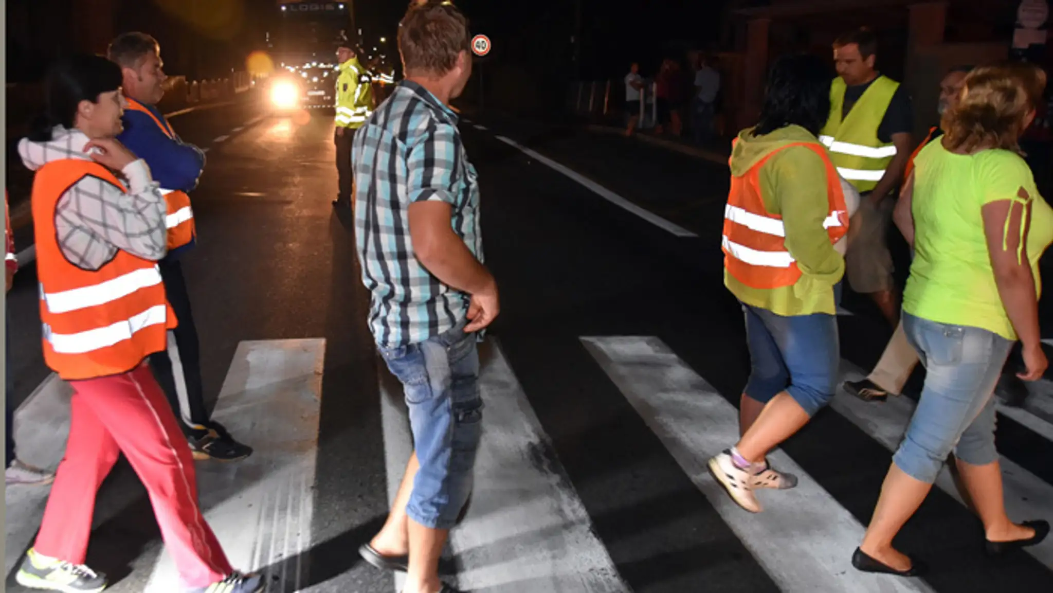 Neodkladné riešenie problému intenzívnej dopravy žiadajú obyvatelia obce Dvorianky v Trebišovskom okrese.