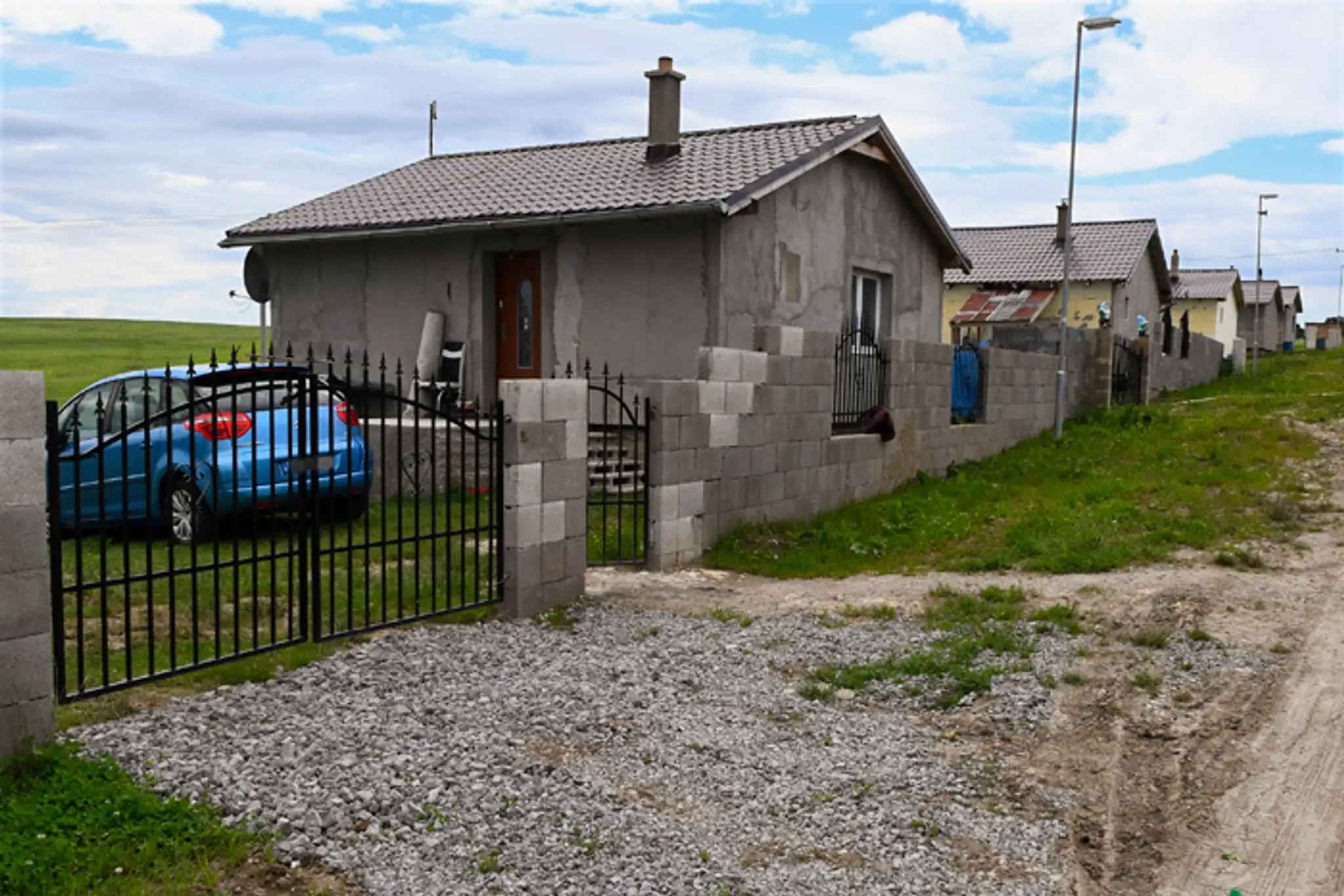 Svojpomocne postavené rodinné domy v obci Rankovce.