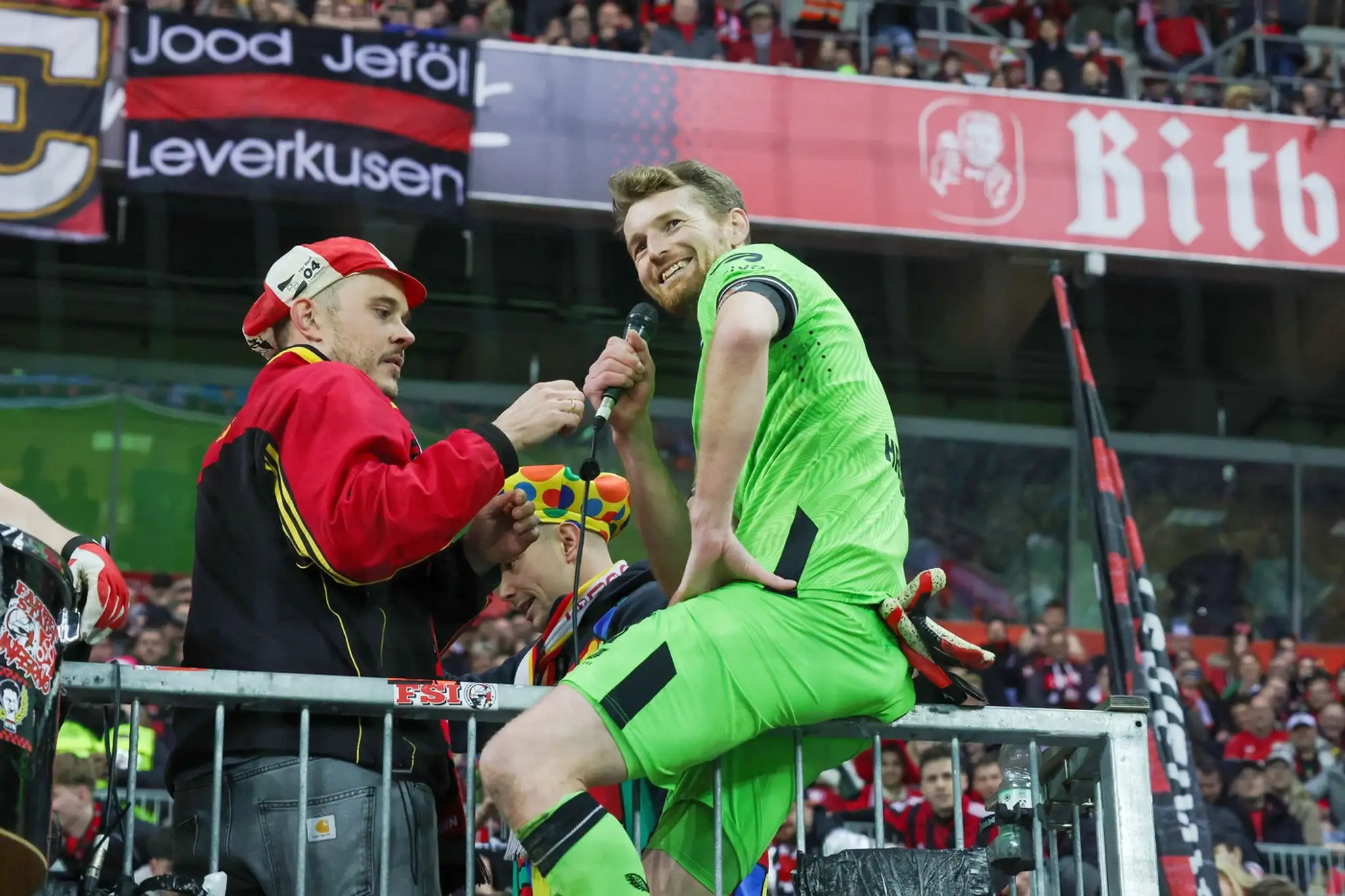 Srdciarov, akým Lukáš Hradecký bezpochyby je, môžu fanúšikovia iba zbožňovať.