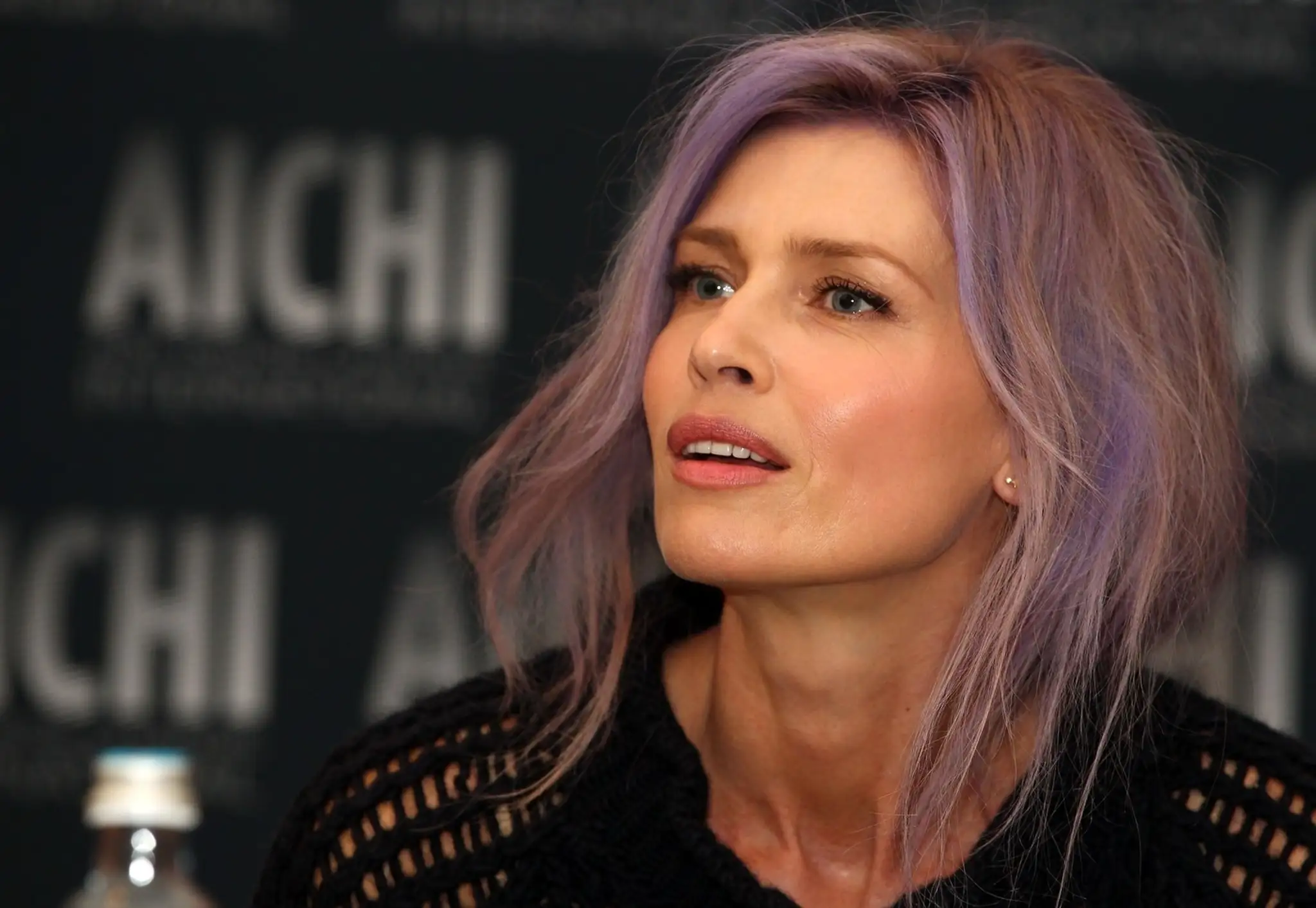 Daniela Peštová s fialovými vlasmi