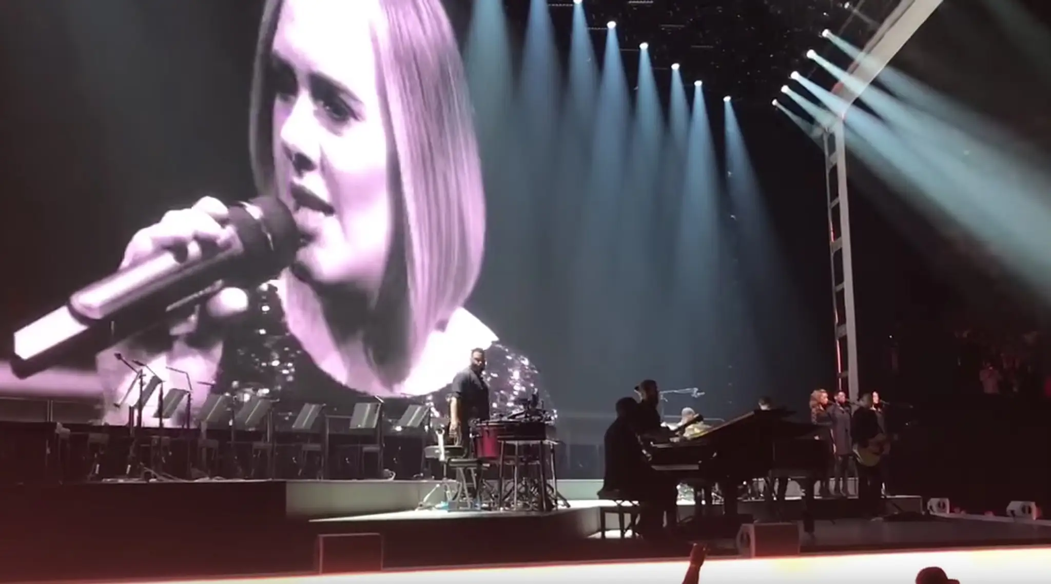 Romantické prekvapenie pre Adele pred tisíckami ľudí. Toto od priateľa nečakala