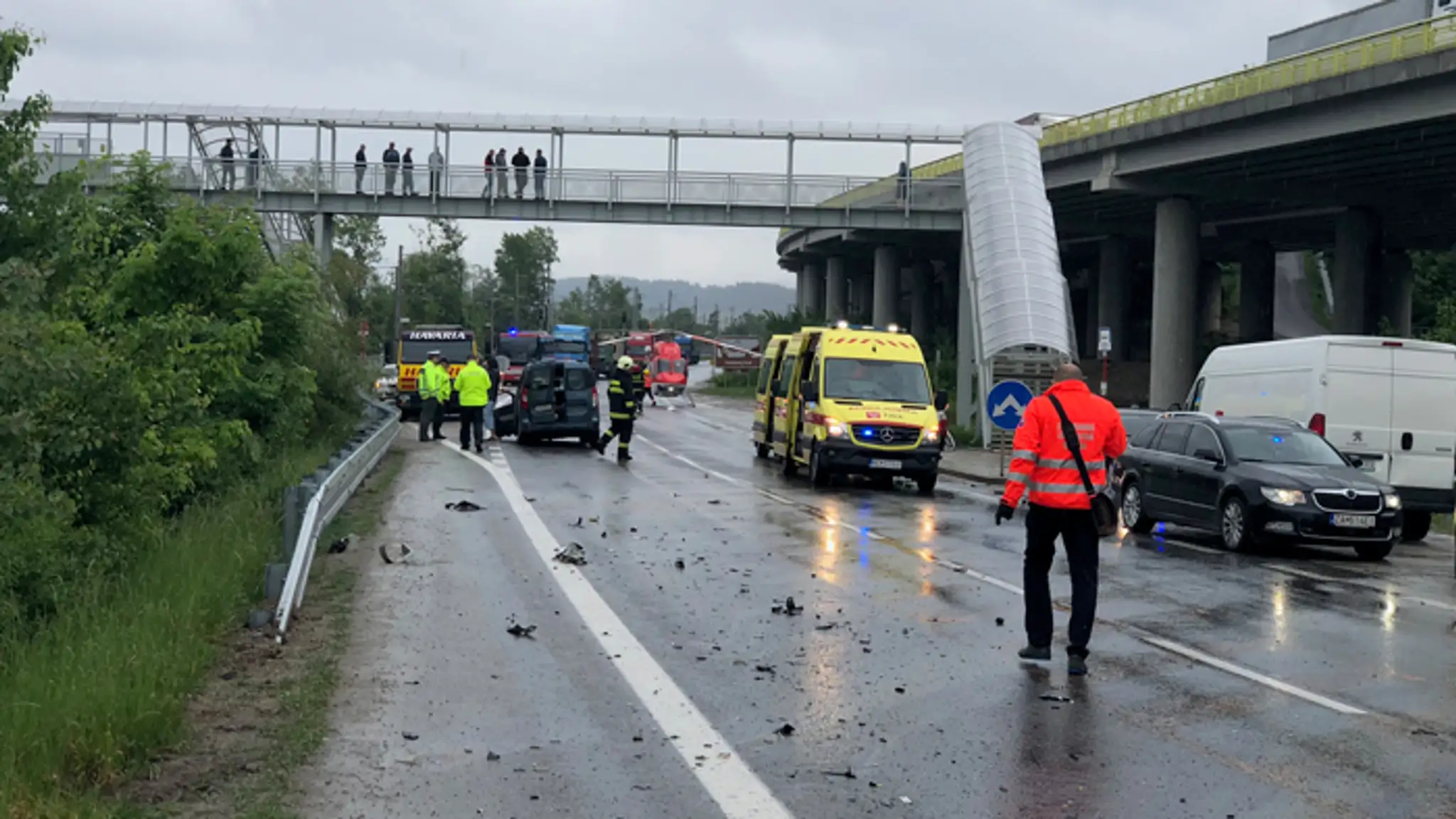 V Hornom Hričove sa zrazila sanitka s autom.