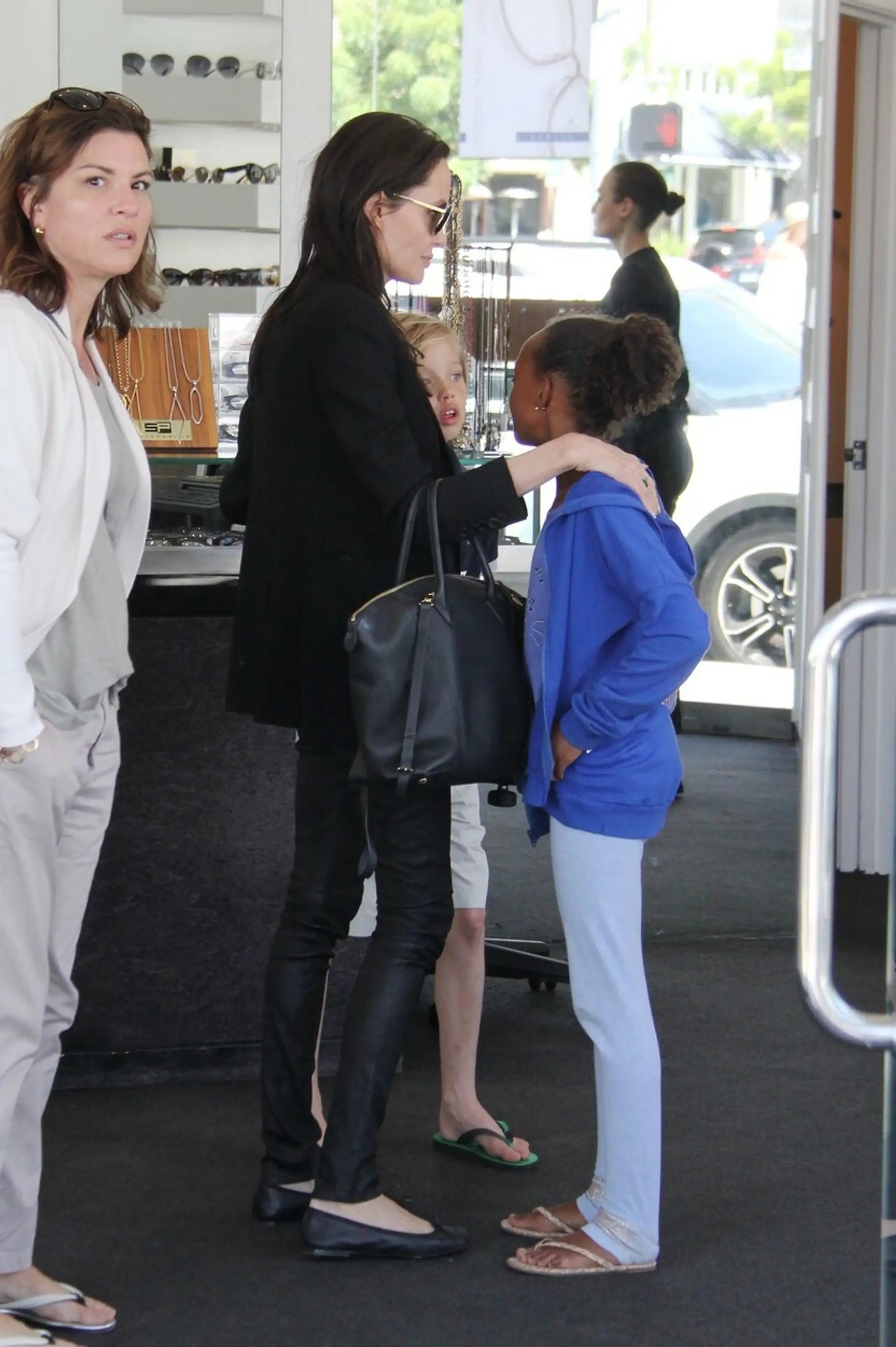 Angelina Jolie s dcérami Shiloh a Zaharou.