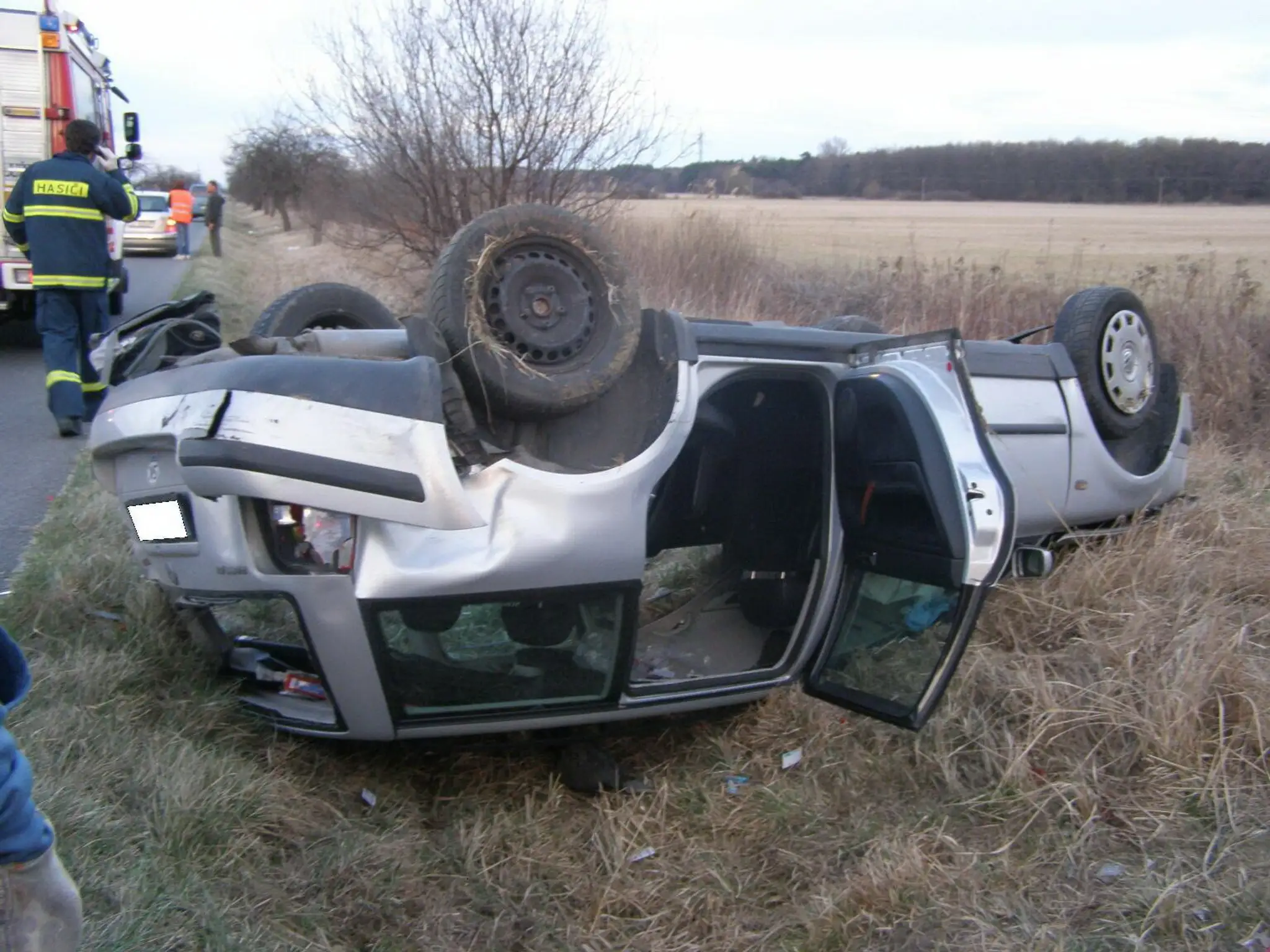 Prevrátené auto pri Kuklove