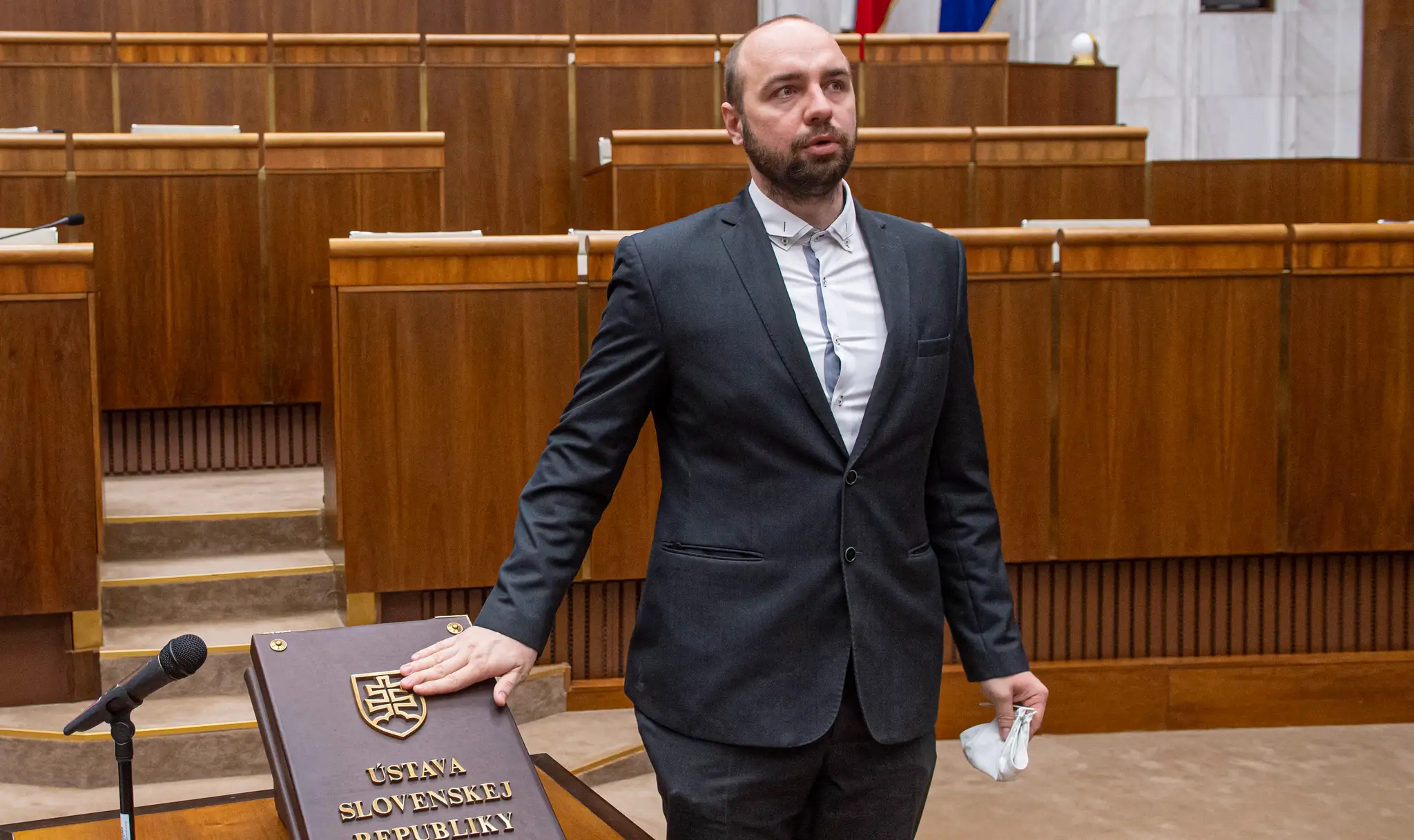 Na snímke Andrej Medvecký (ĽSNS) skladá poslanecký sľub počas ustanovujúcej schôdze Národnej rady Slovenskej republiky.